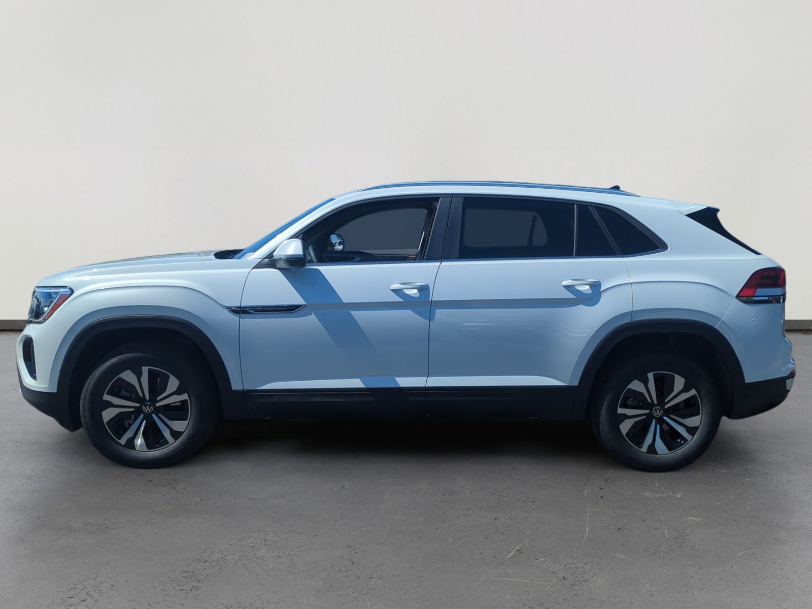 2026 Volkswagen Atlas Cross Sport SE photo 2