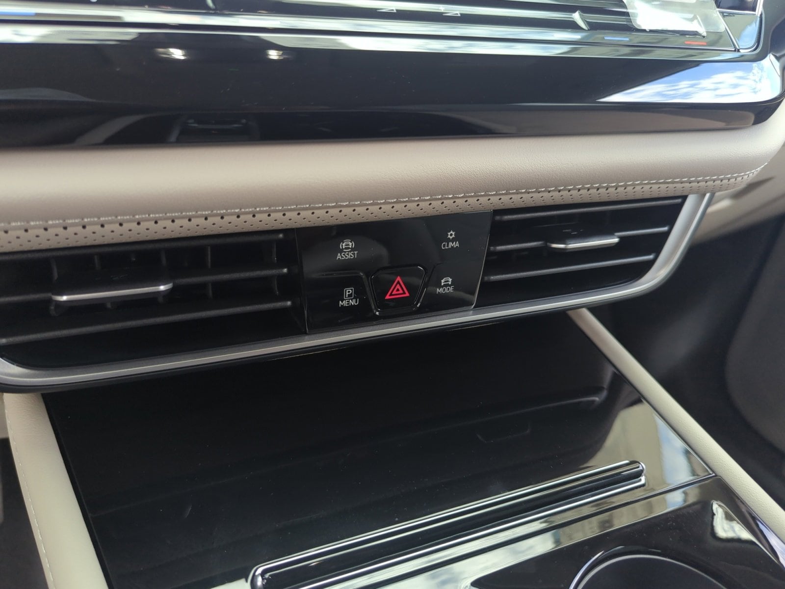 2026 Volkswagen Atlas SE w/Tech - Photo 12