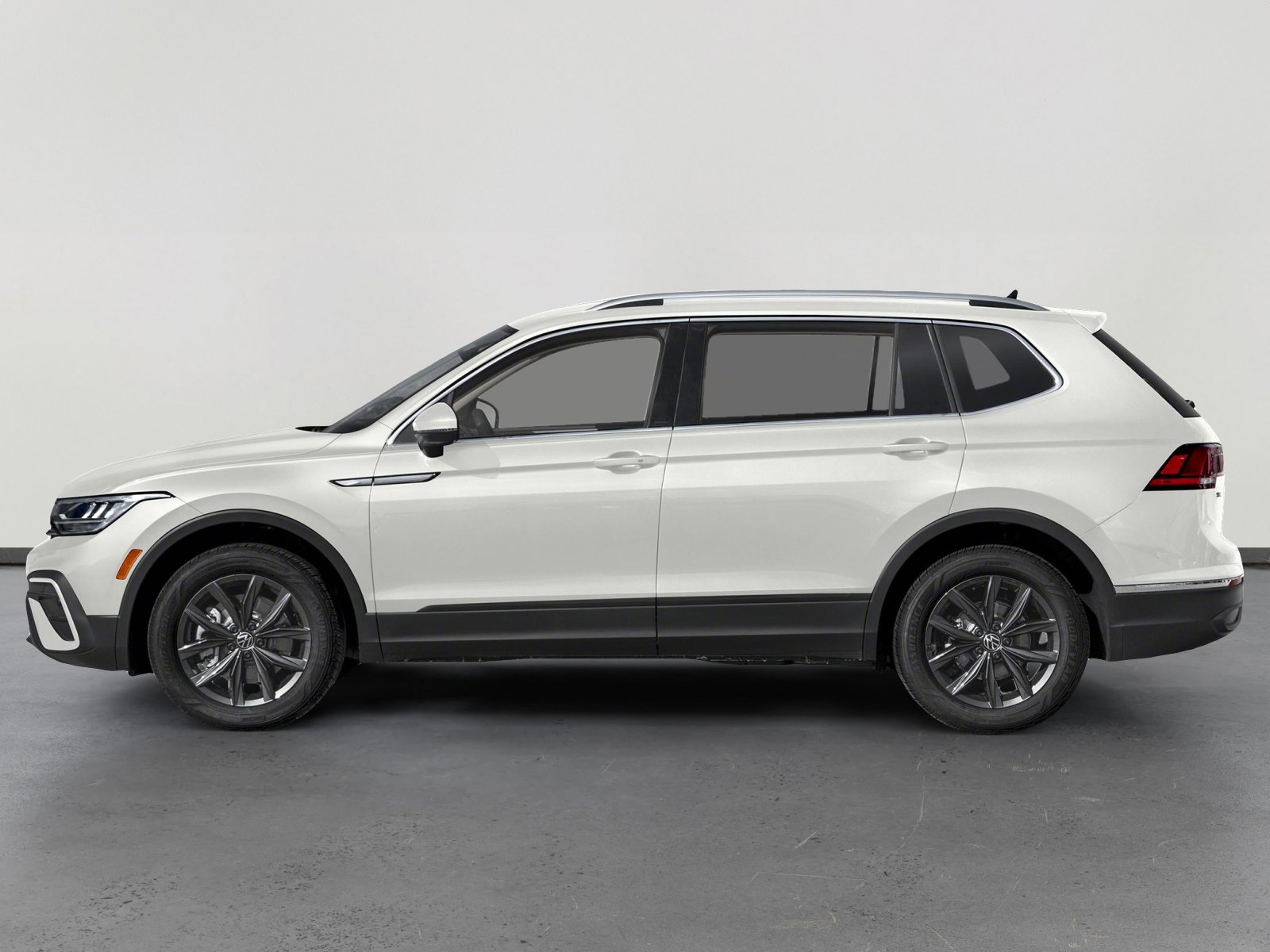 2023 Volkswagen Tiguan SE photo 3