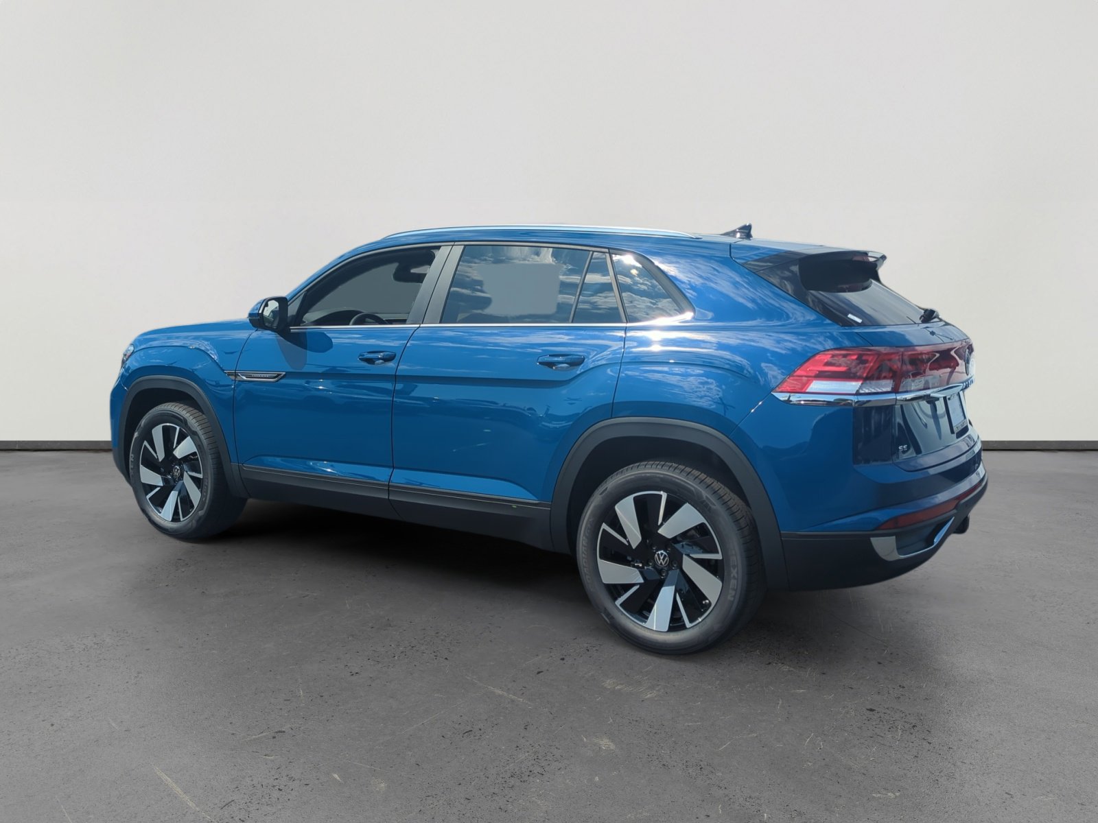 2026 Volkswagen Atlas Cross Sport SE Technology photo 3