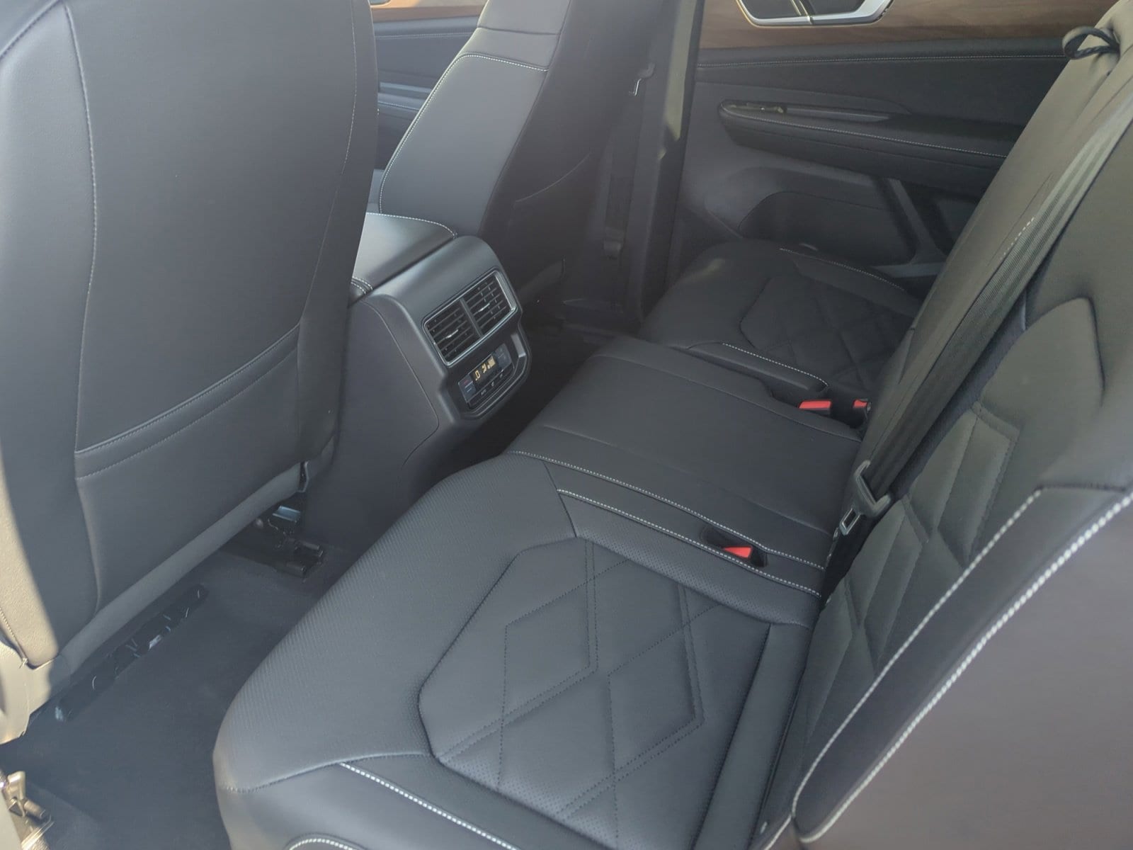 2026 Volkswagen Atlas SE w/Tech - Photo 17