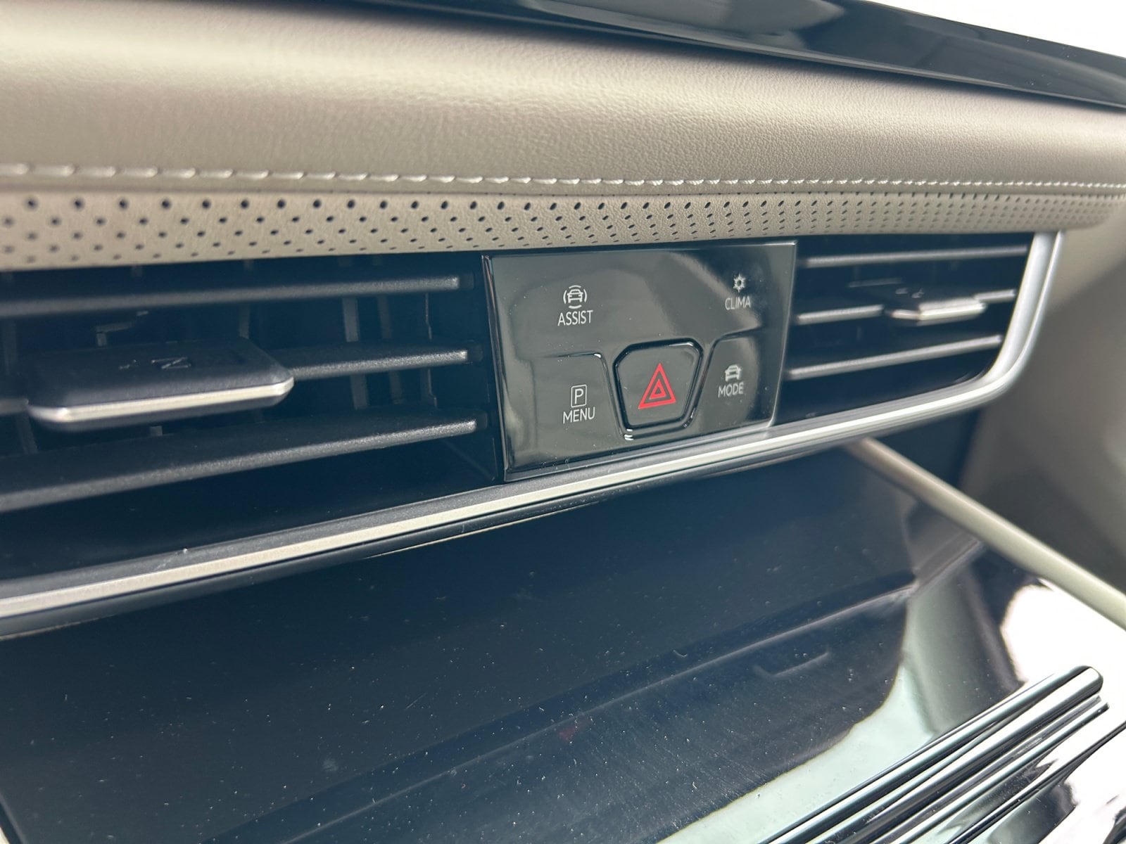 2026 Volkswagen Atlas SE w/Tech - Photo 12