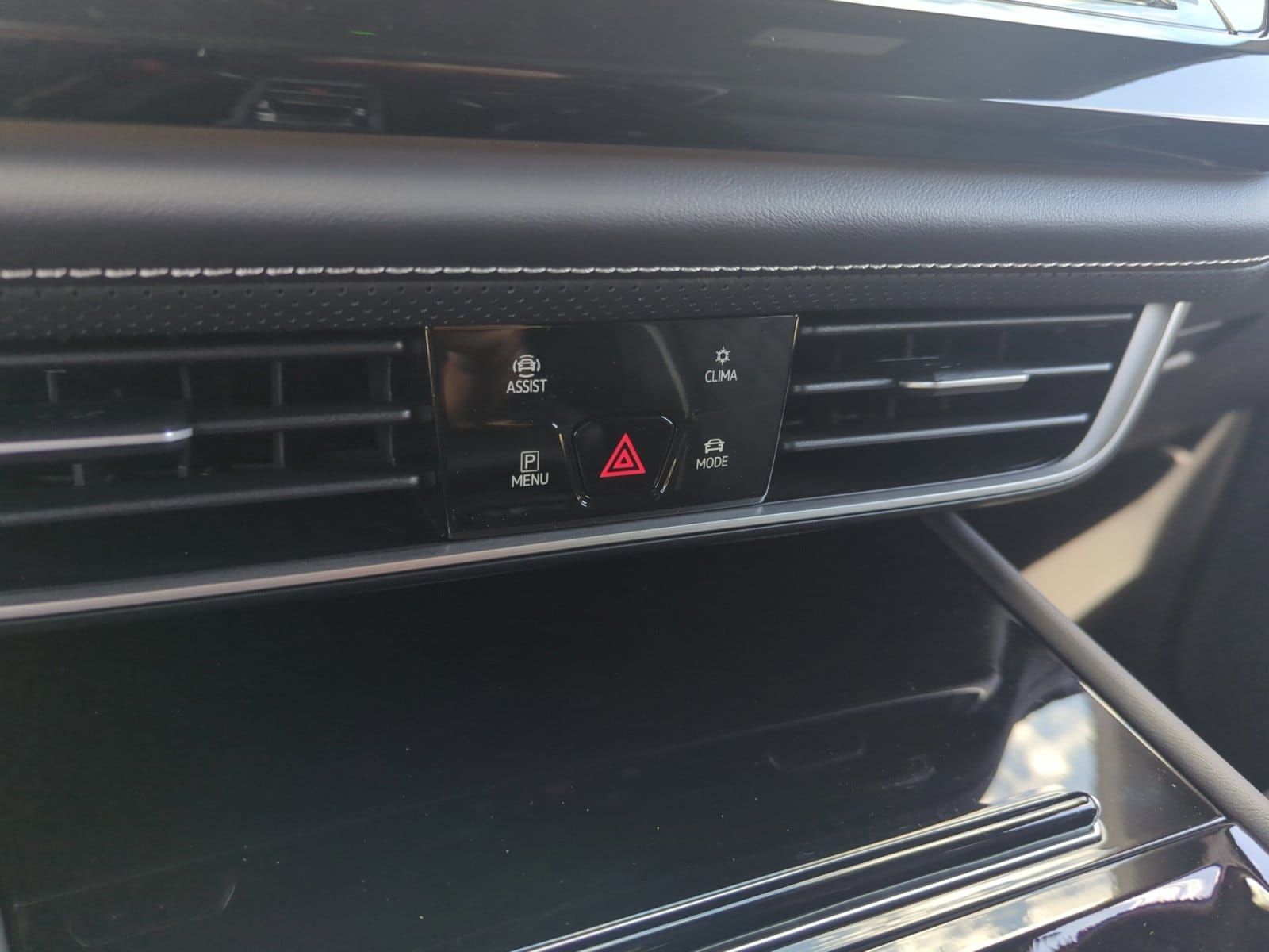 2026 Volkswagen Atlas Cross Sport SEL Premium R-LINE - Photo 12