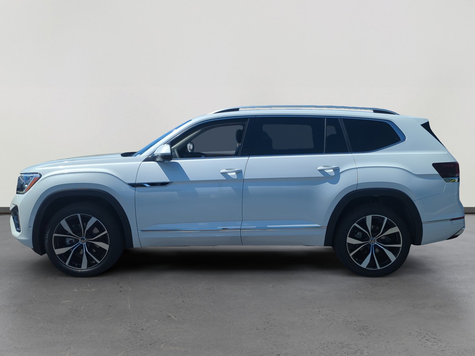 2026 Volkswagen Atlas SEL Premium R-Line photo 2