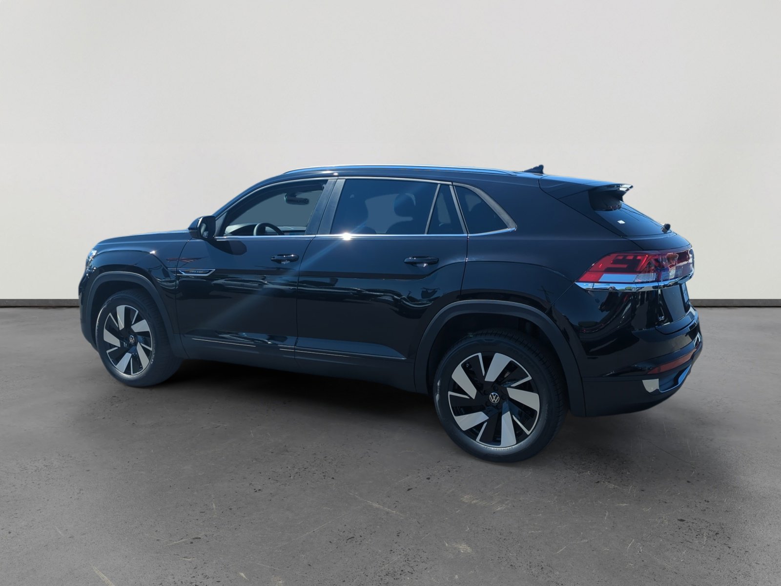 2026 Volkswagen Atlas Cross Sport SE Technology photo 3