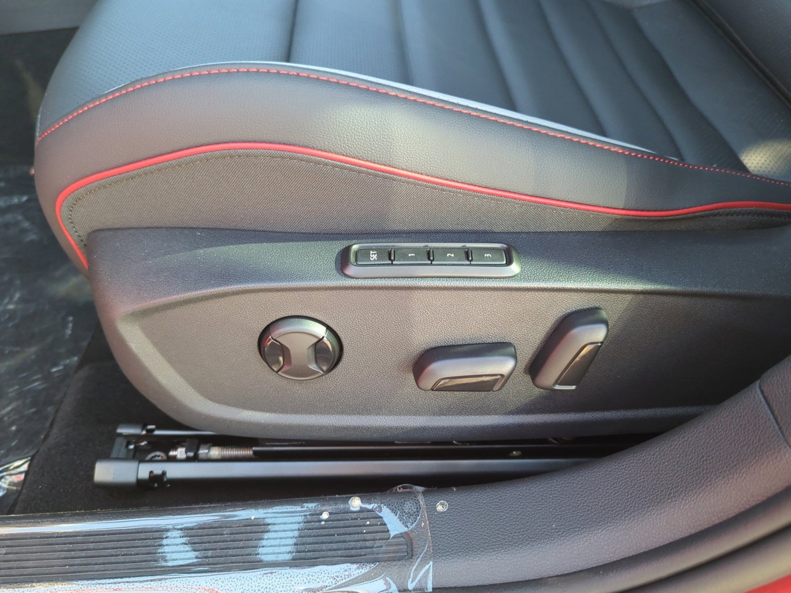 2025 Volkswagen Golf GTI SE - Photo 14