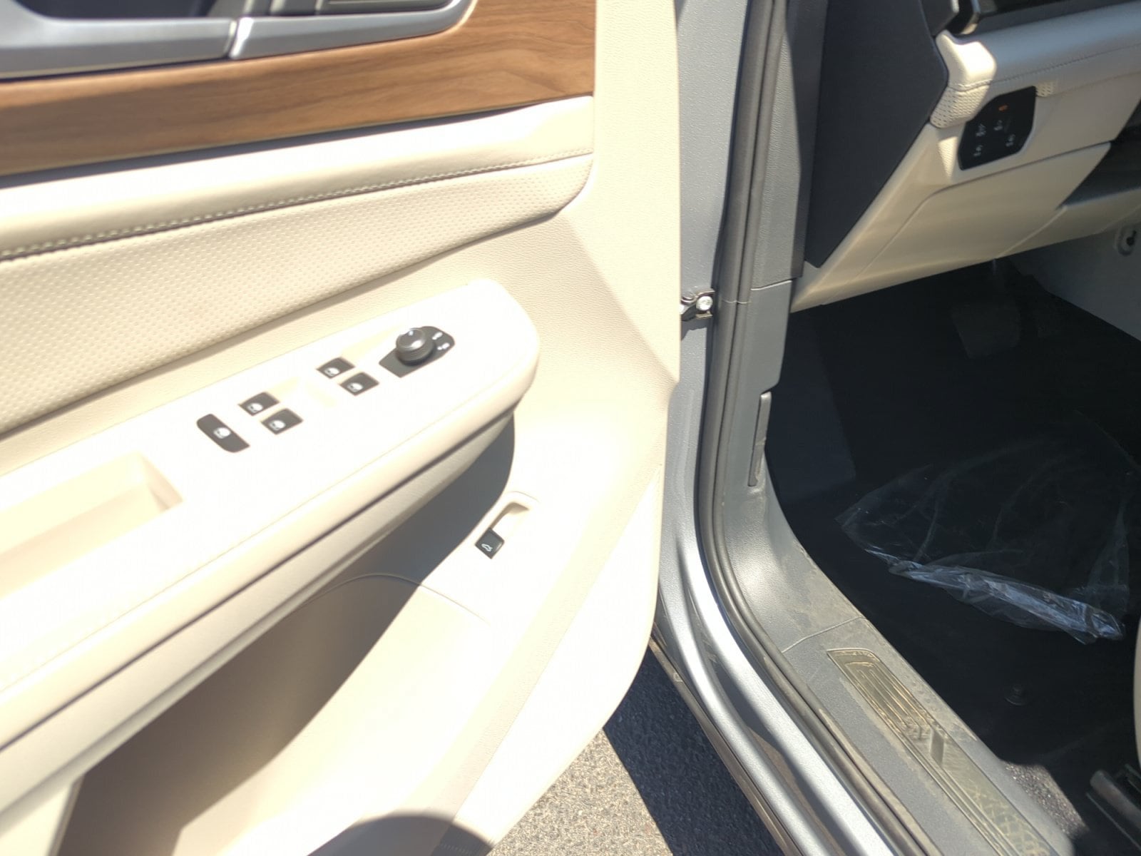 2026 Volkswagen Atlas SE w/Tech - Photo 13