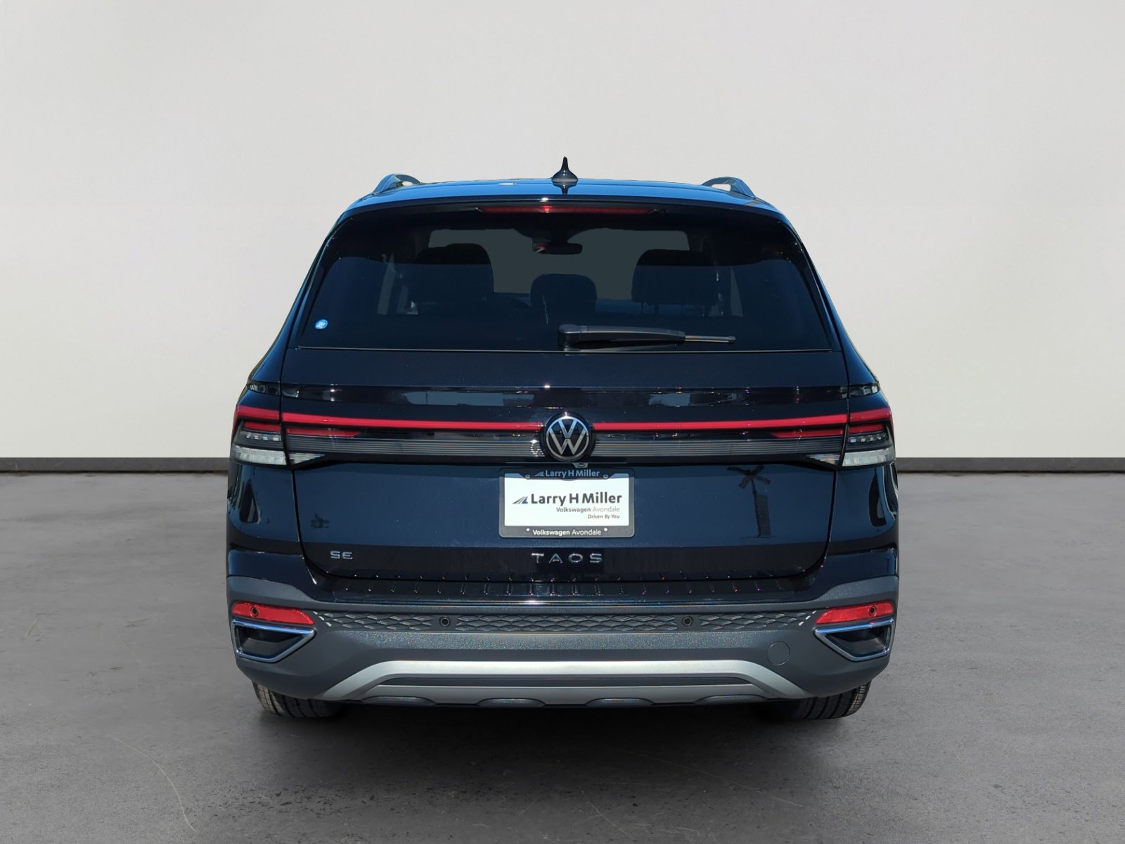 2025 Volkswagen Taos SE photo 4