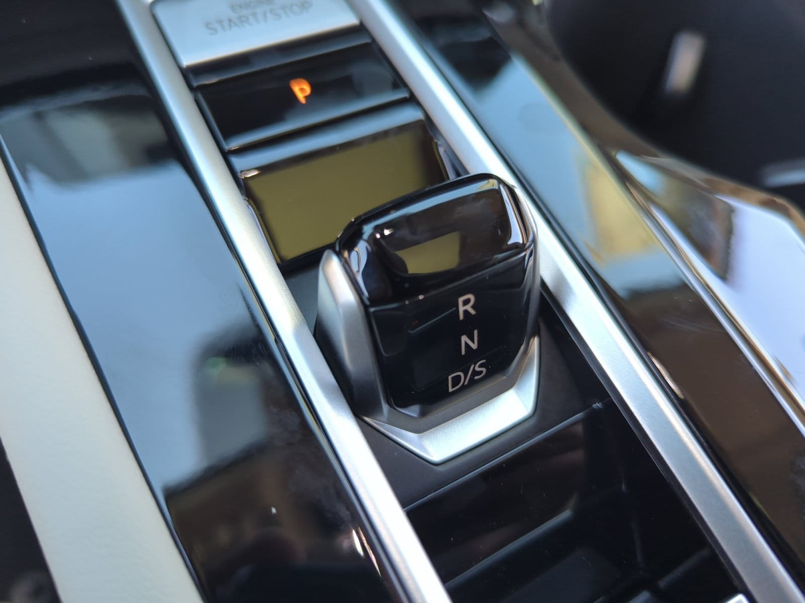 2026 Volkswagen Atlas SE w/Tech - Photo 15