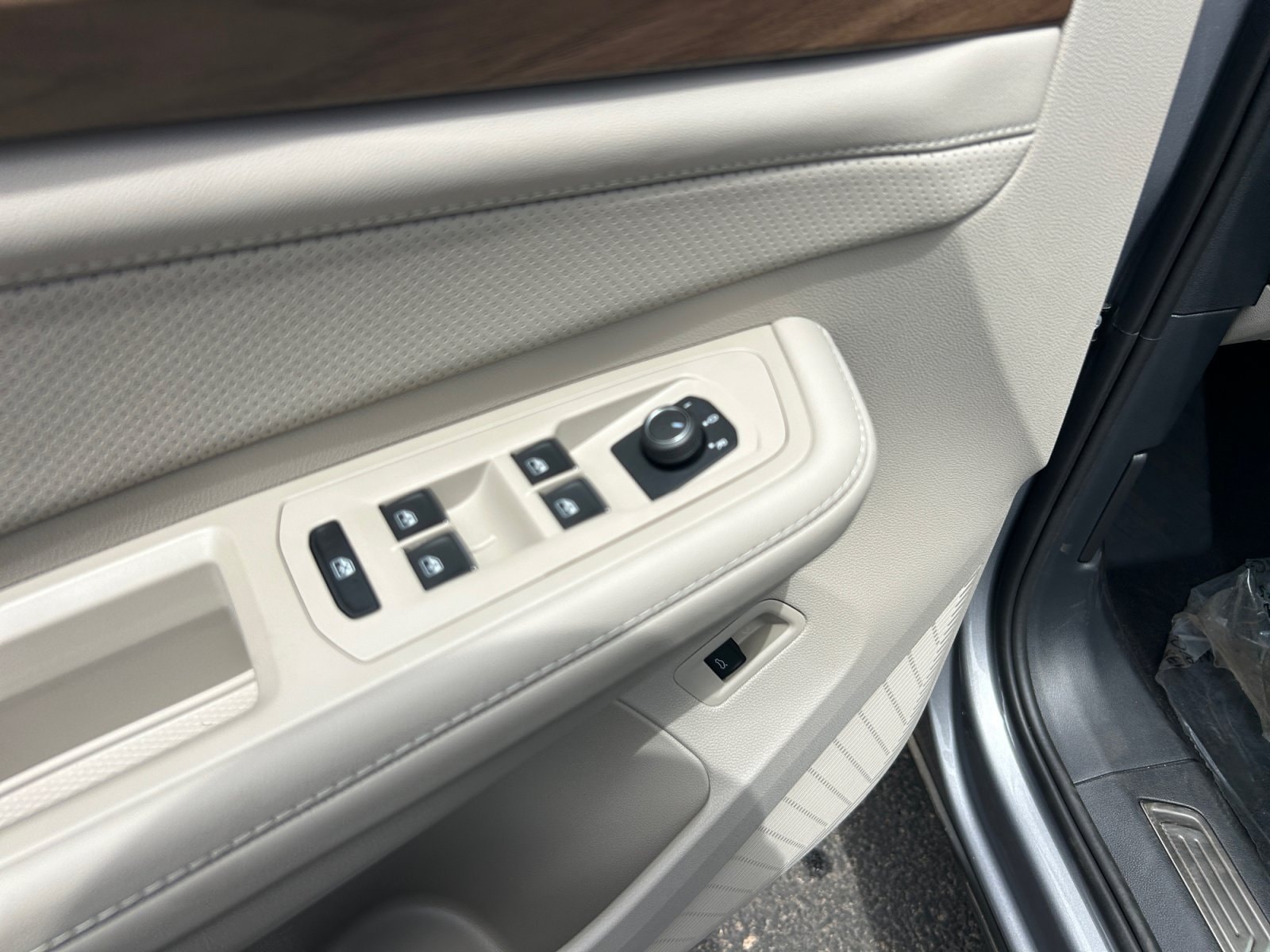 2026 Volkswagen Atlas SE w/Tech - Photo 13