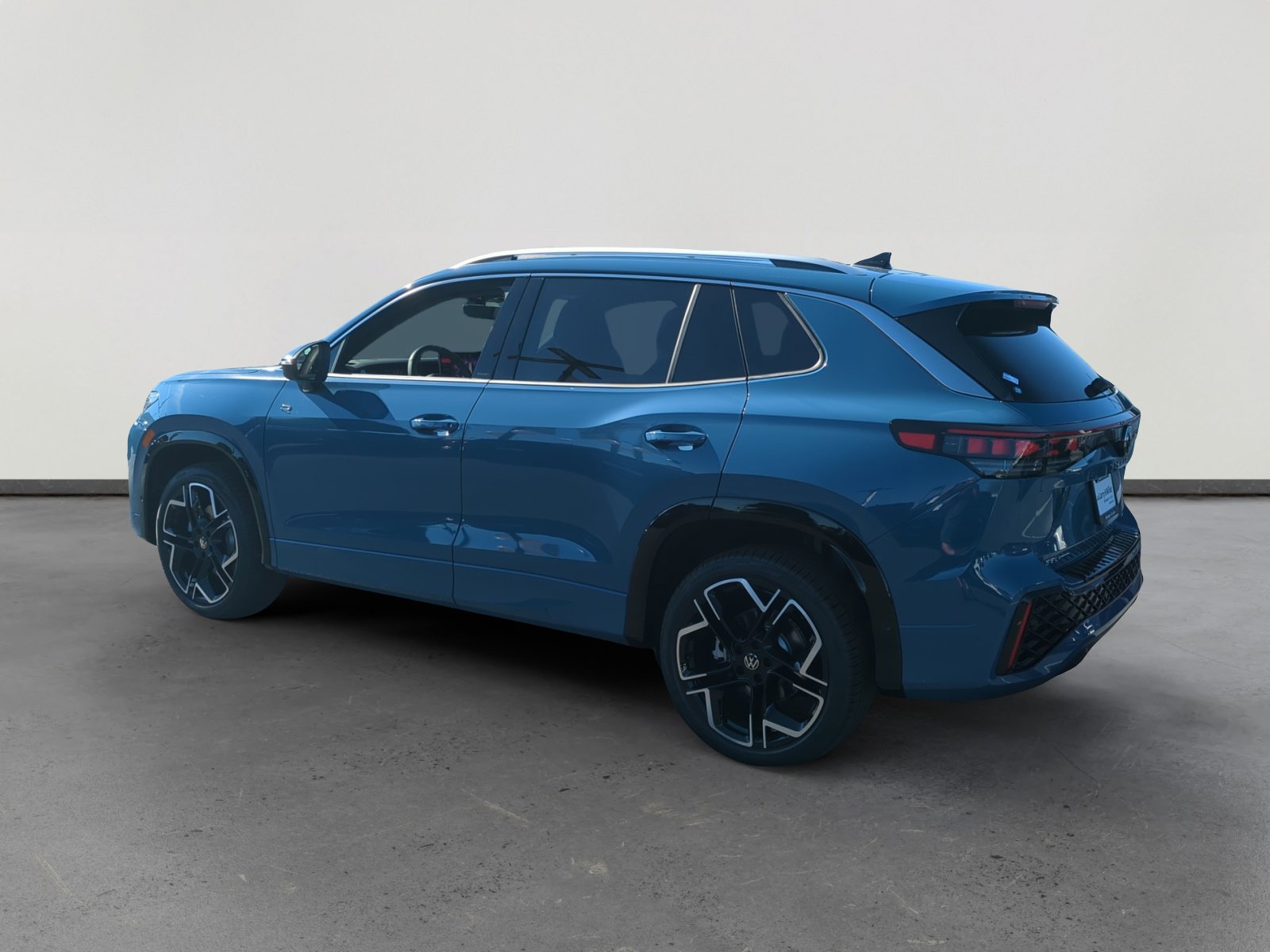 2026 Volkswagen Tiguan SEL R-Line photo 3