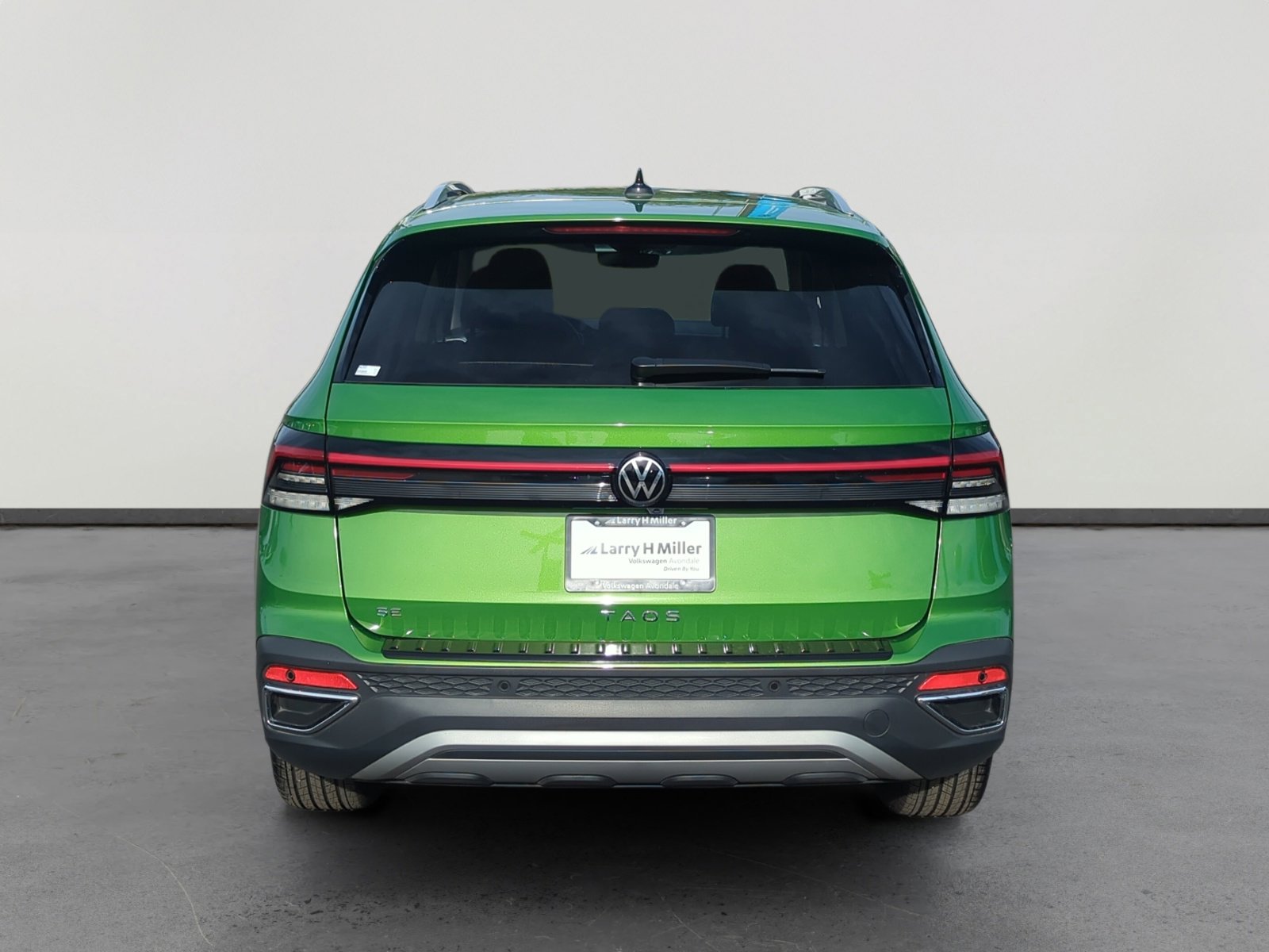 2025 Volkswagen Taos SE photo 3