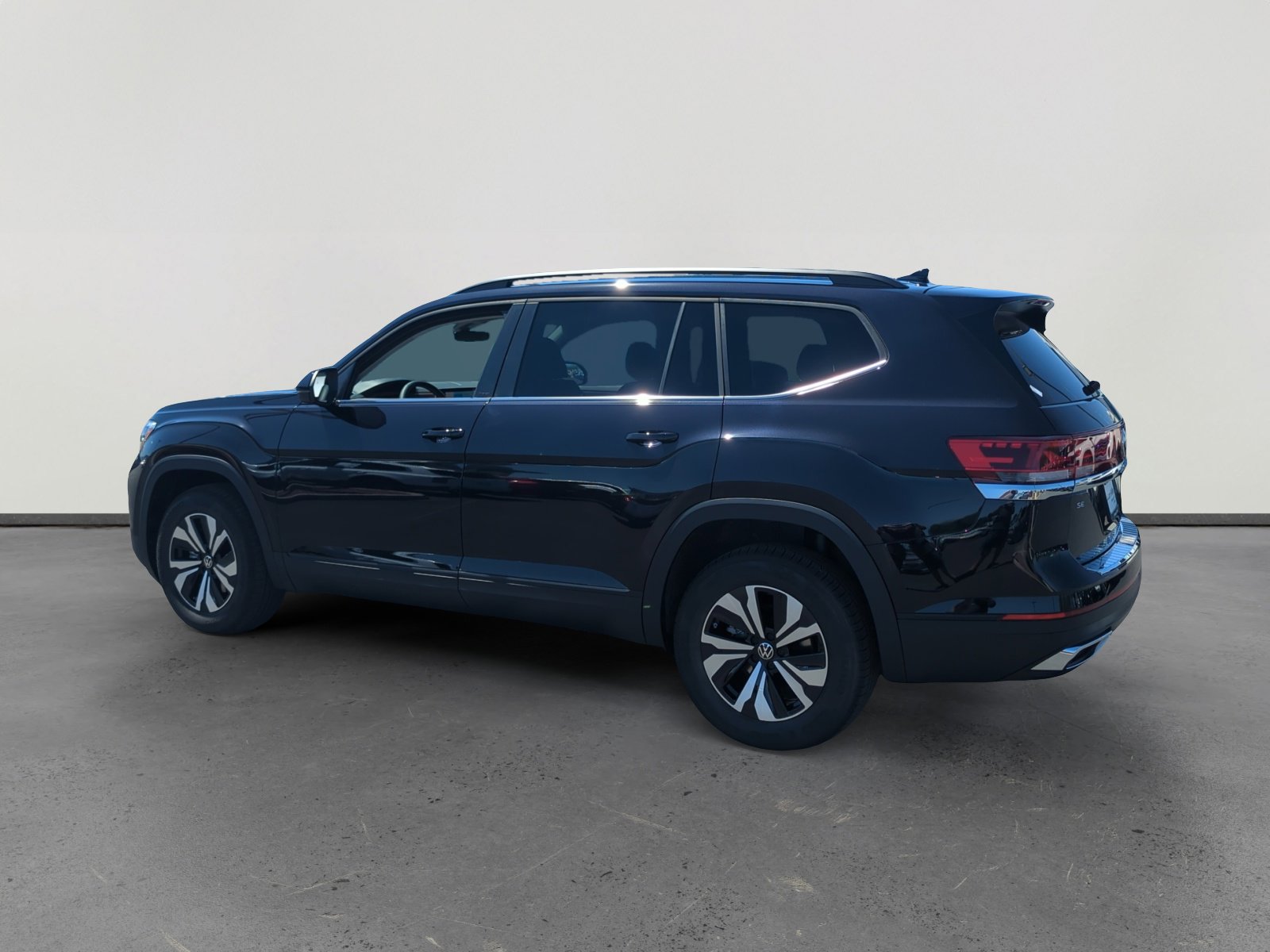 2026 Volkswagen Atlas SE photo 3