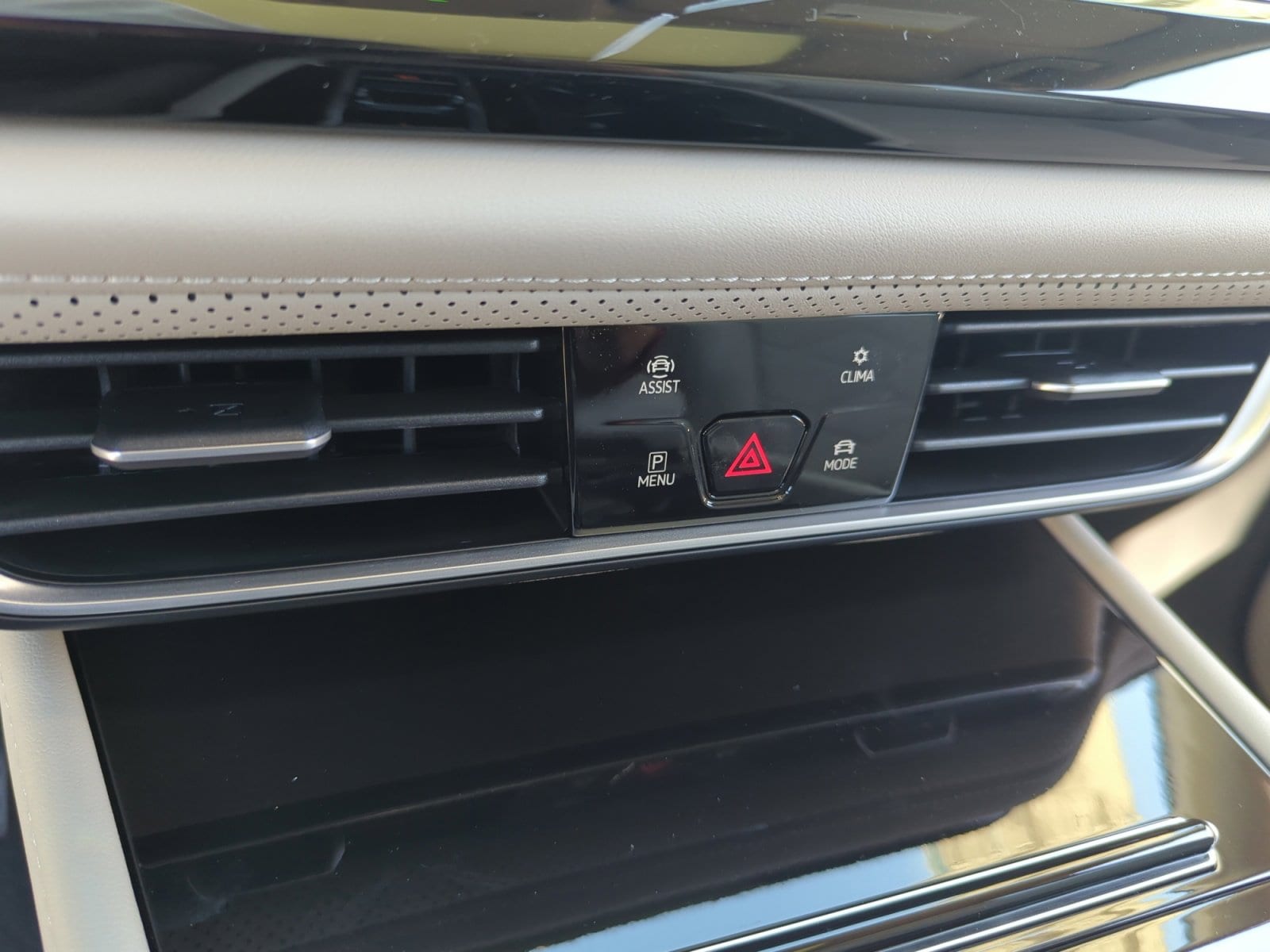 2026 Volkswagen Atlas SE w/Tech - Photo 12