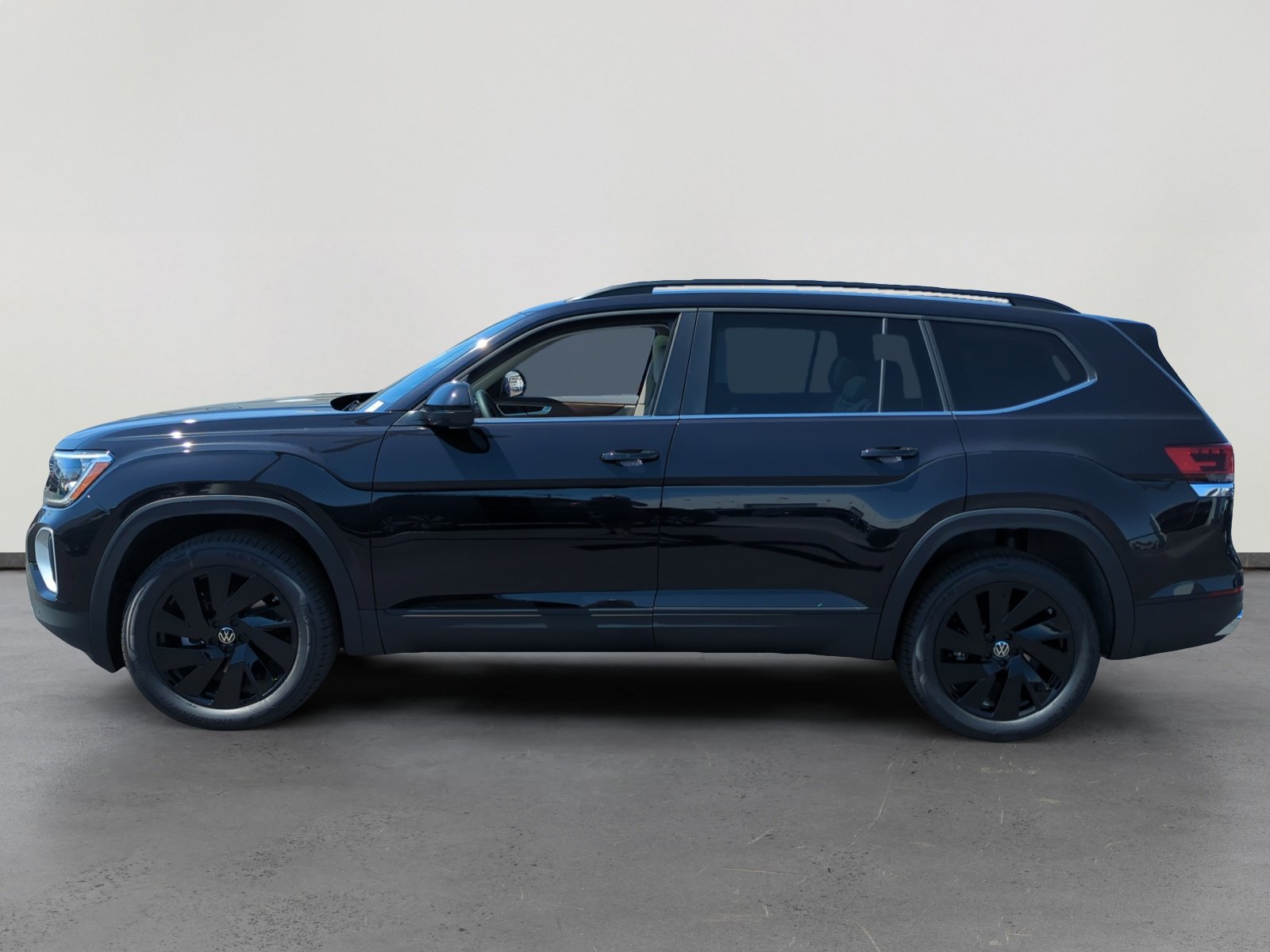 2026 Volkswagen Atlas SE Technology photo 2