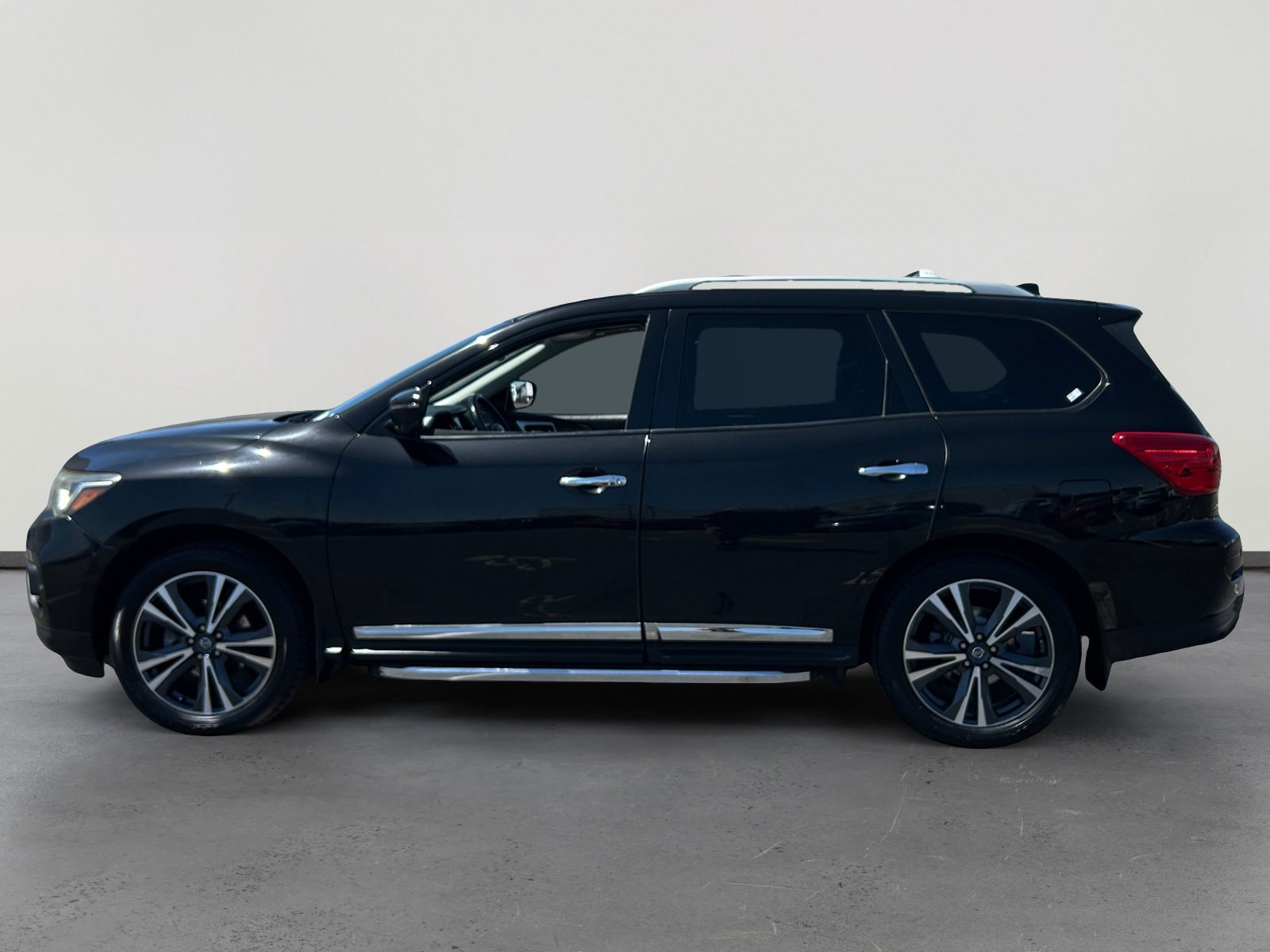 Used 2020 Nissan Pathfinder Platinum with VIN 5N1DR2DM9LC615175 for sale in Avondale, AZ