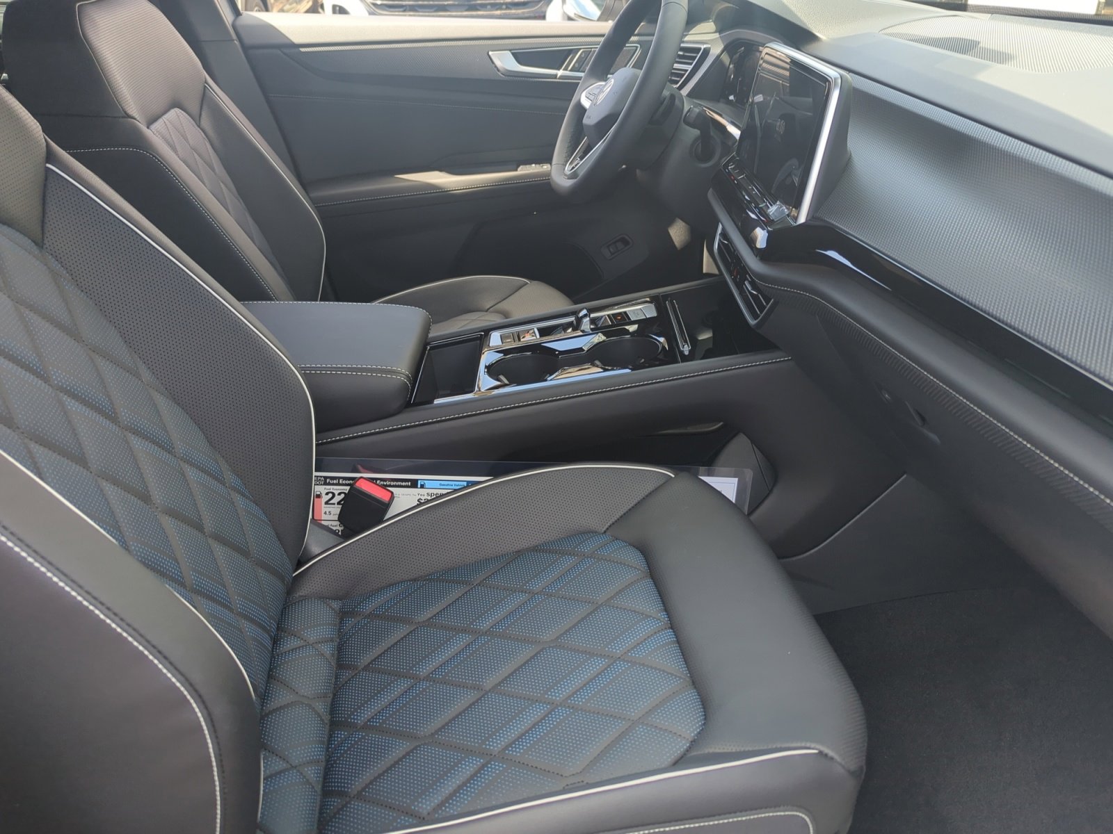 2026 Volkswagen Atlas Cross Sport SEL Premium R-LINE - Photo 18
