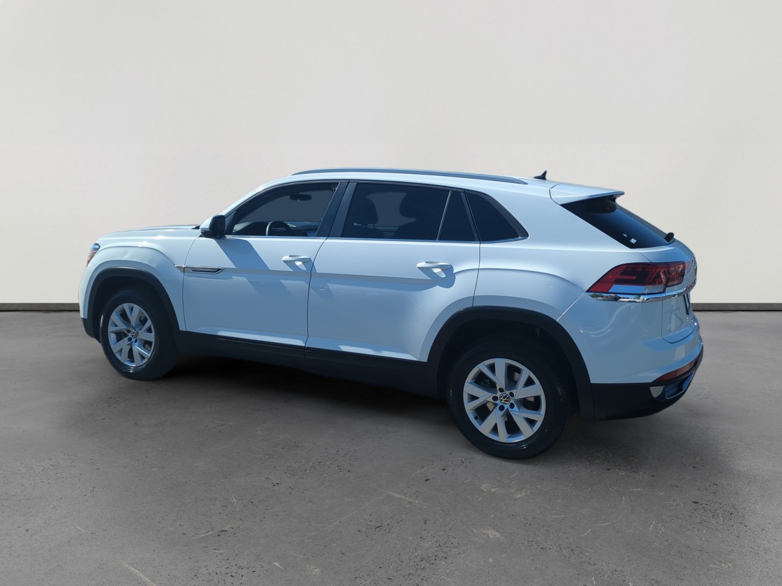 2020 Volkswagen Atlas Cross Sport photo 2
