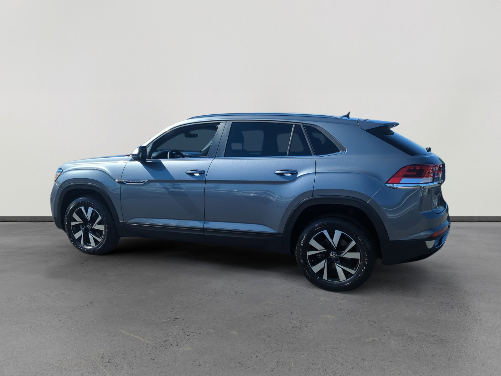 2022 Volkswagen Atlas Cross Sport SE photo 3