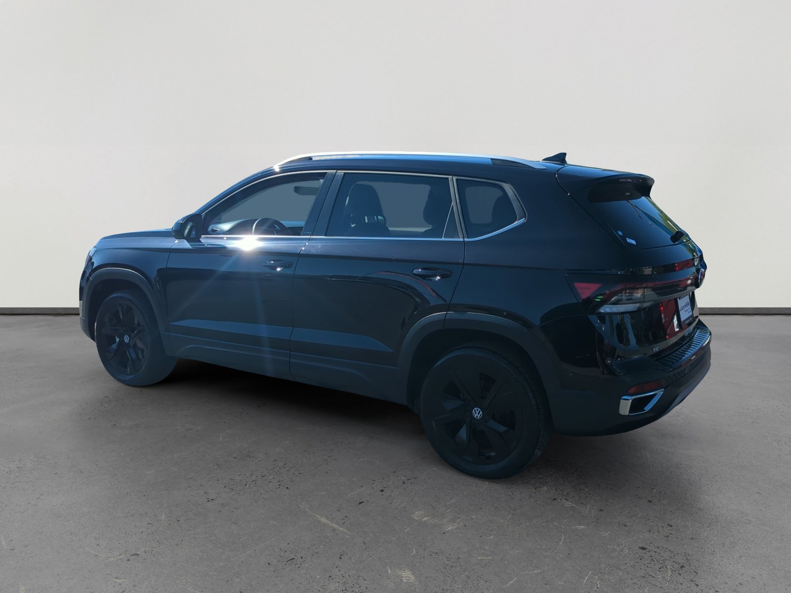 2025 Volkswagen Taos SE photo 3