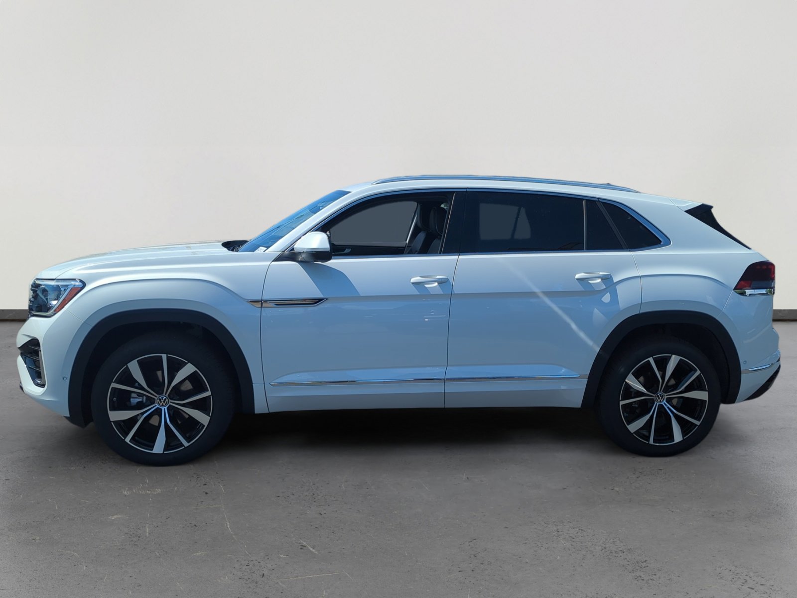 2026 Volkswagen Atlas Cross Sport SEL Premium R-Line photo 2