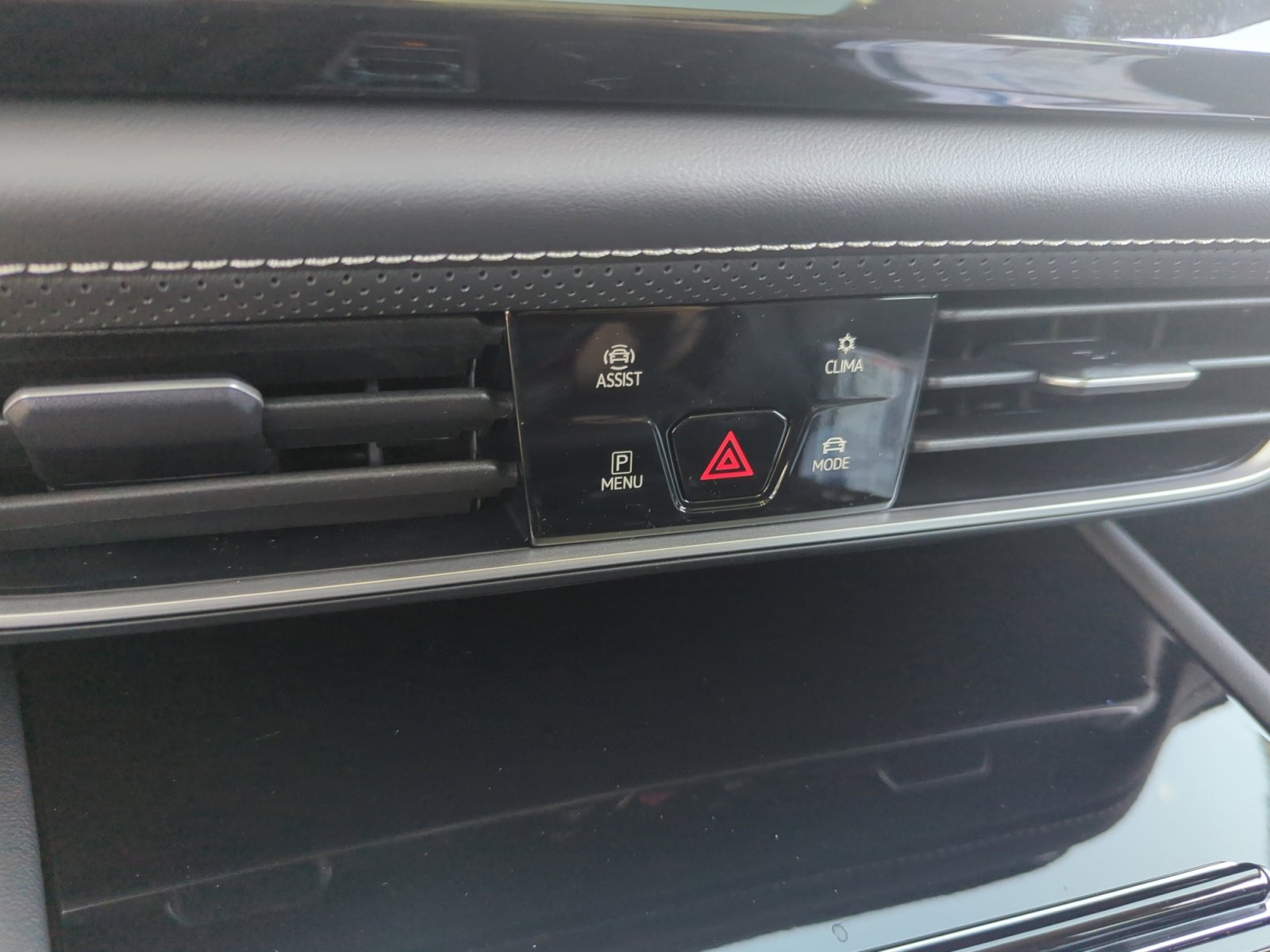 2026 Volkswagen Atlas SE w/Tech - Photo 12