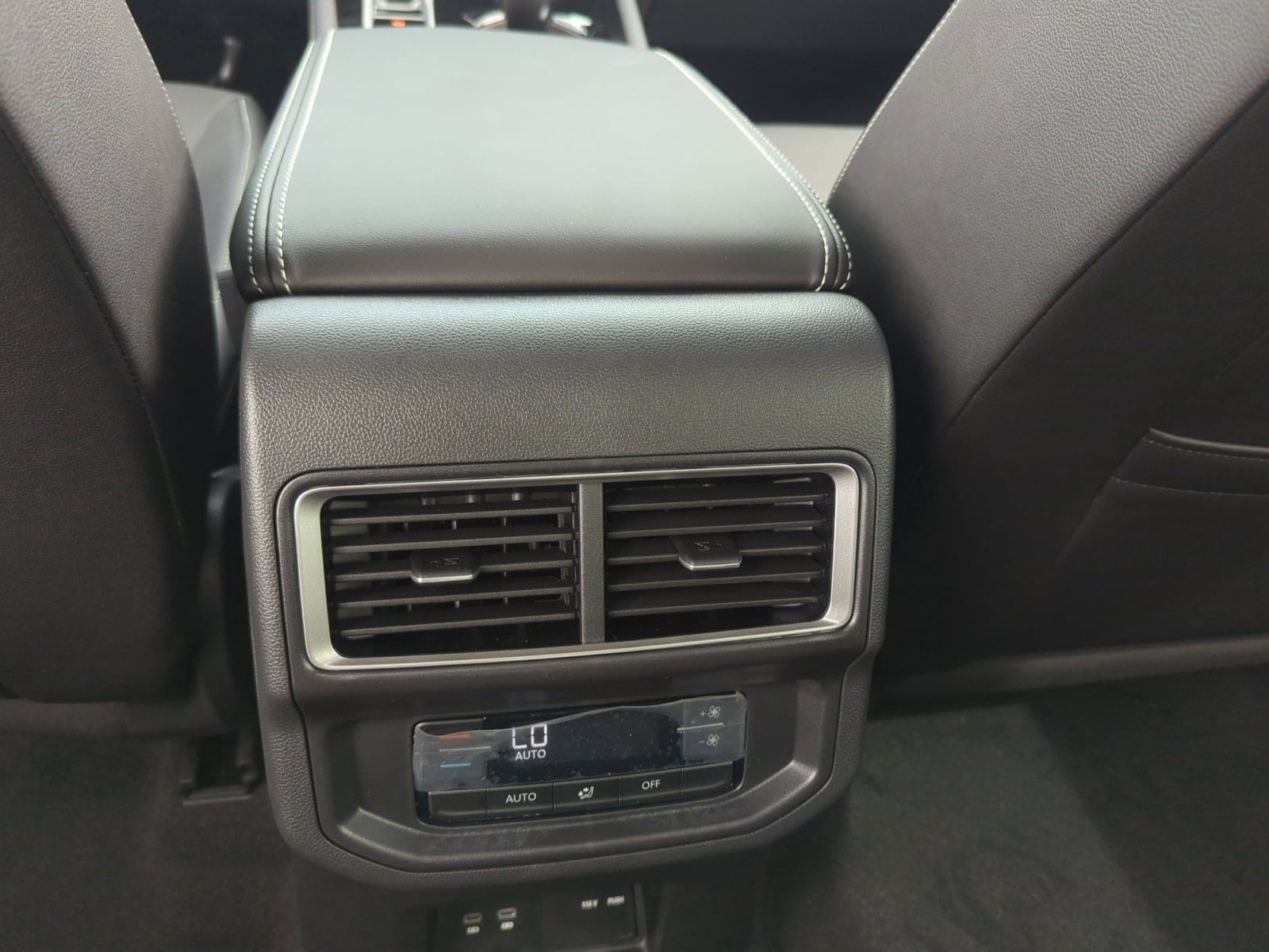 2026 Volkswagen Atlas SE w/Tech - Photo 31