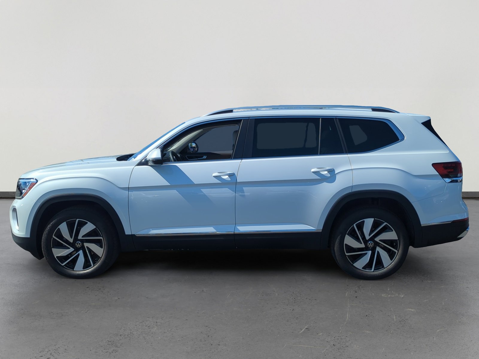 2026 Volkswagen Atlas SEL photo 2