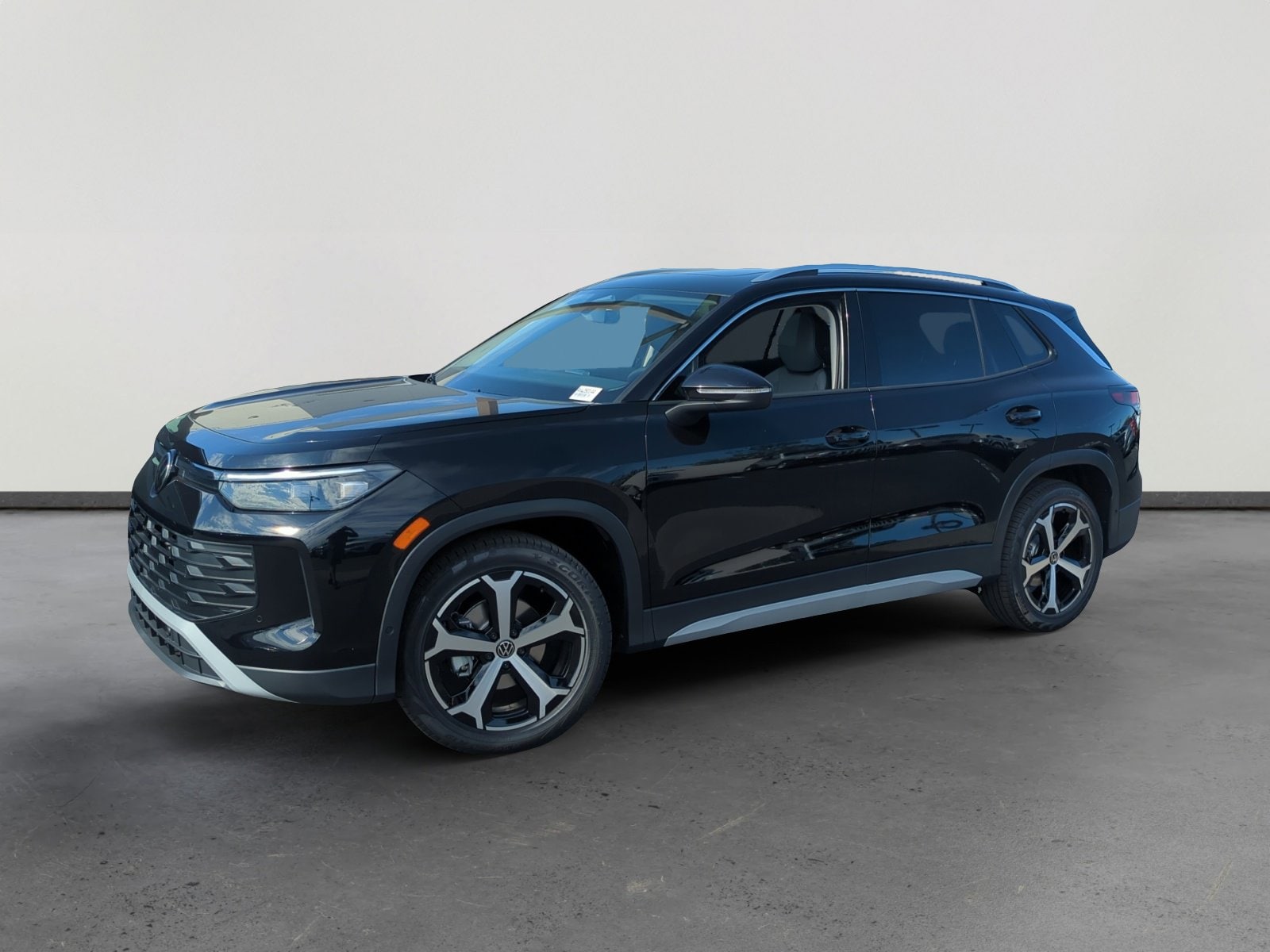 2026 Volkswagen Tiguan SE's photo