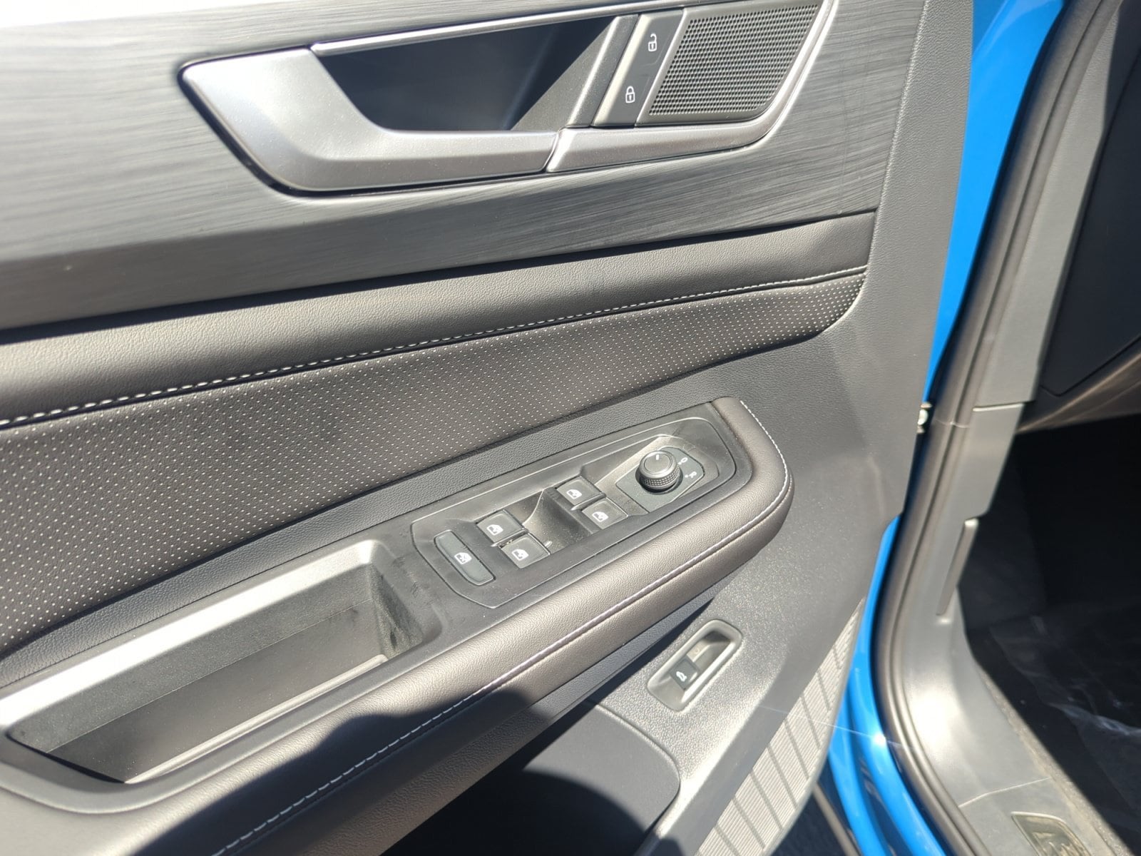 2026 Volkswagen Atlas Cross Sport SE w/Tech - Photo 13