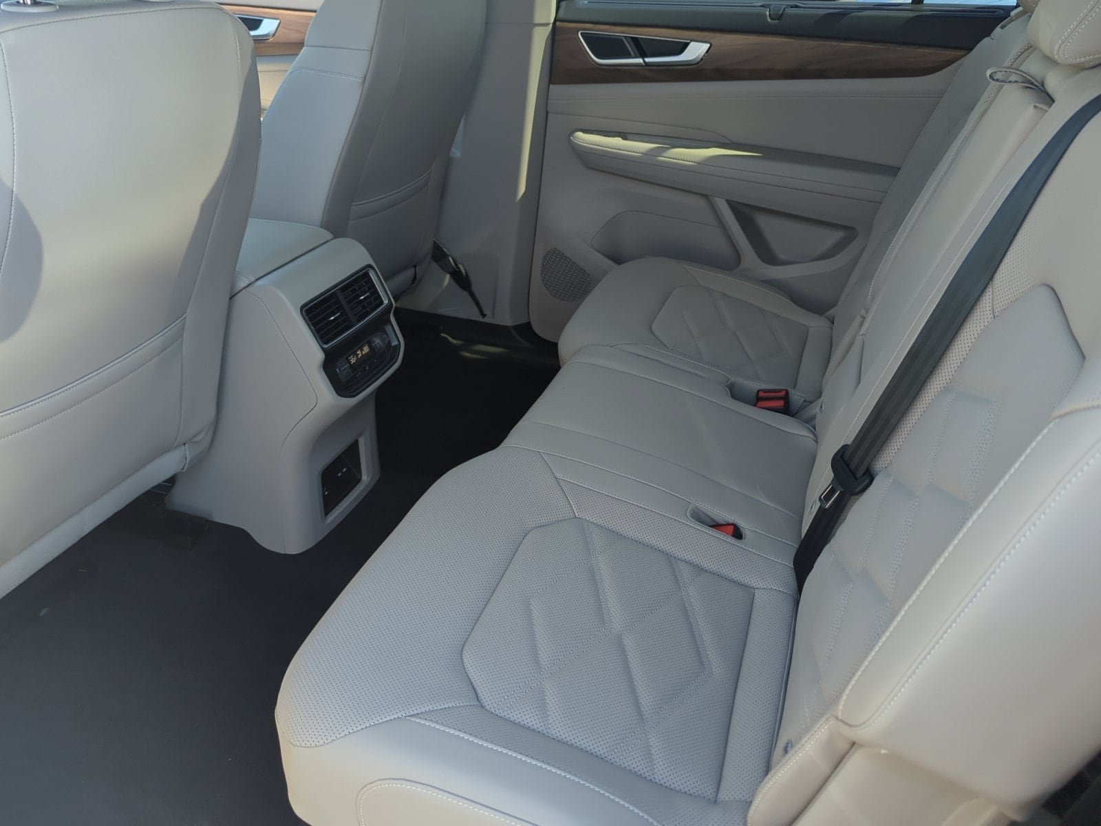 2026 Volkswagen Atlas SE w/Tech - Photo 17