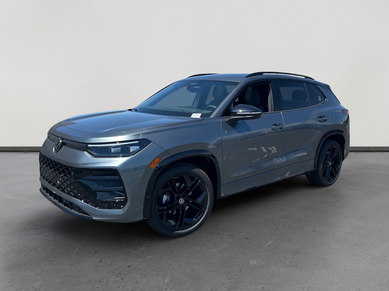 2026 Volkswagen Tiguan 2.0T SE R-Line Black's photo