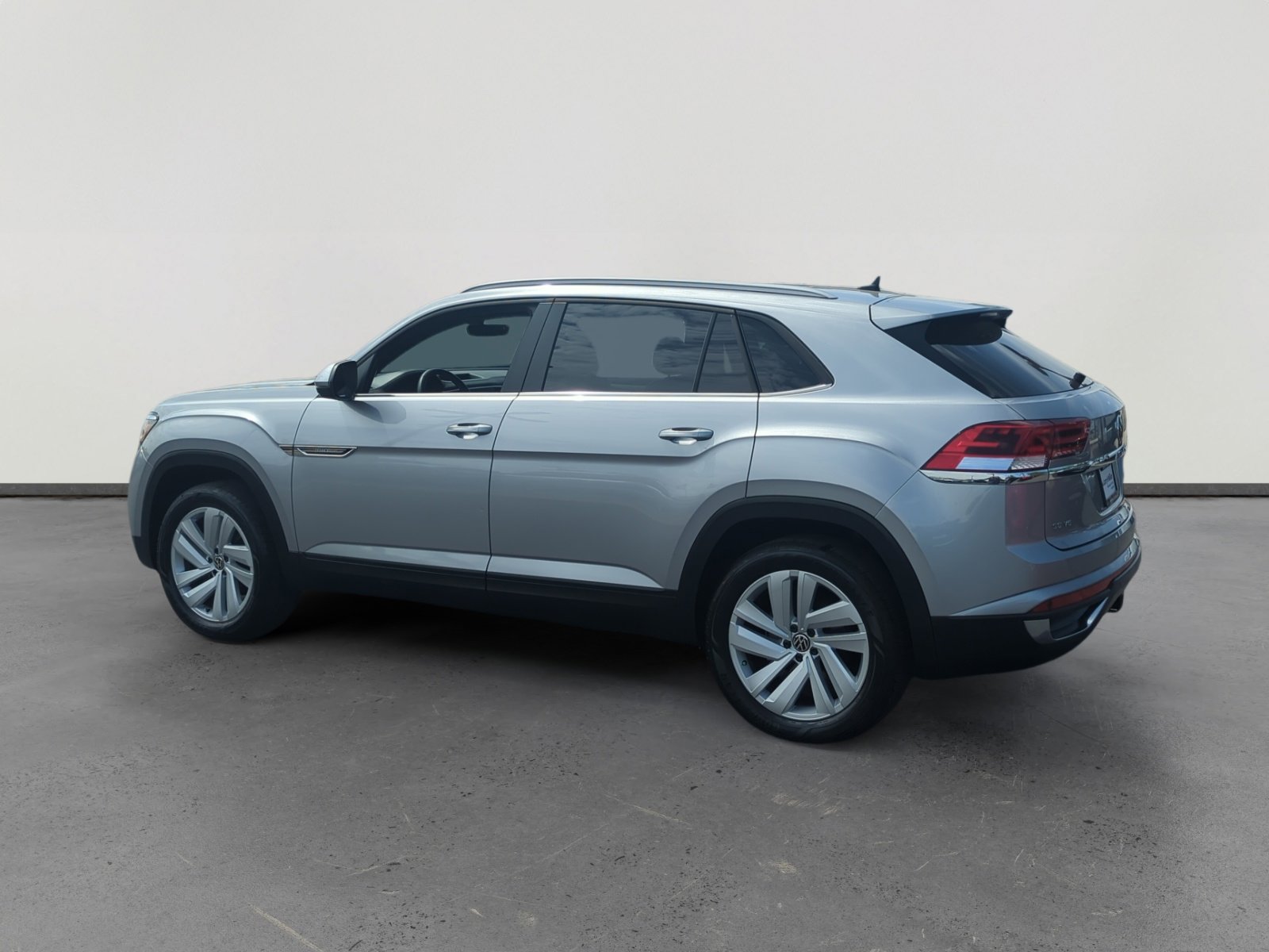 2022 Volkswagen Atlas Cross Sport V6 SE Technology photo 3