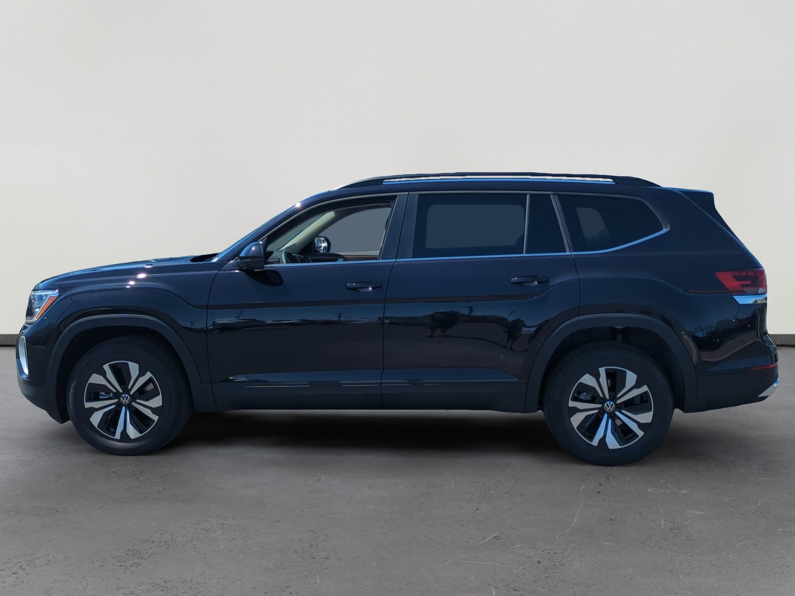2026 Volkswagen Atlas SE photo 2