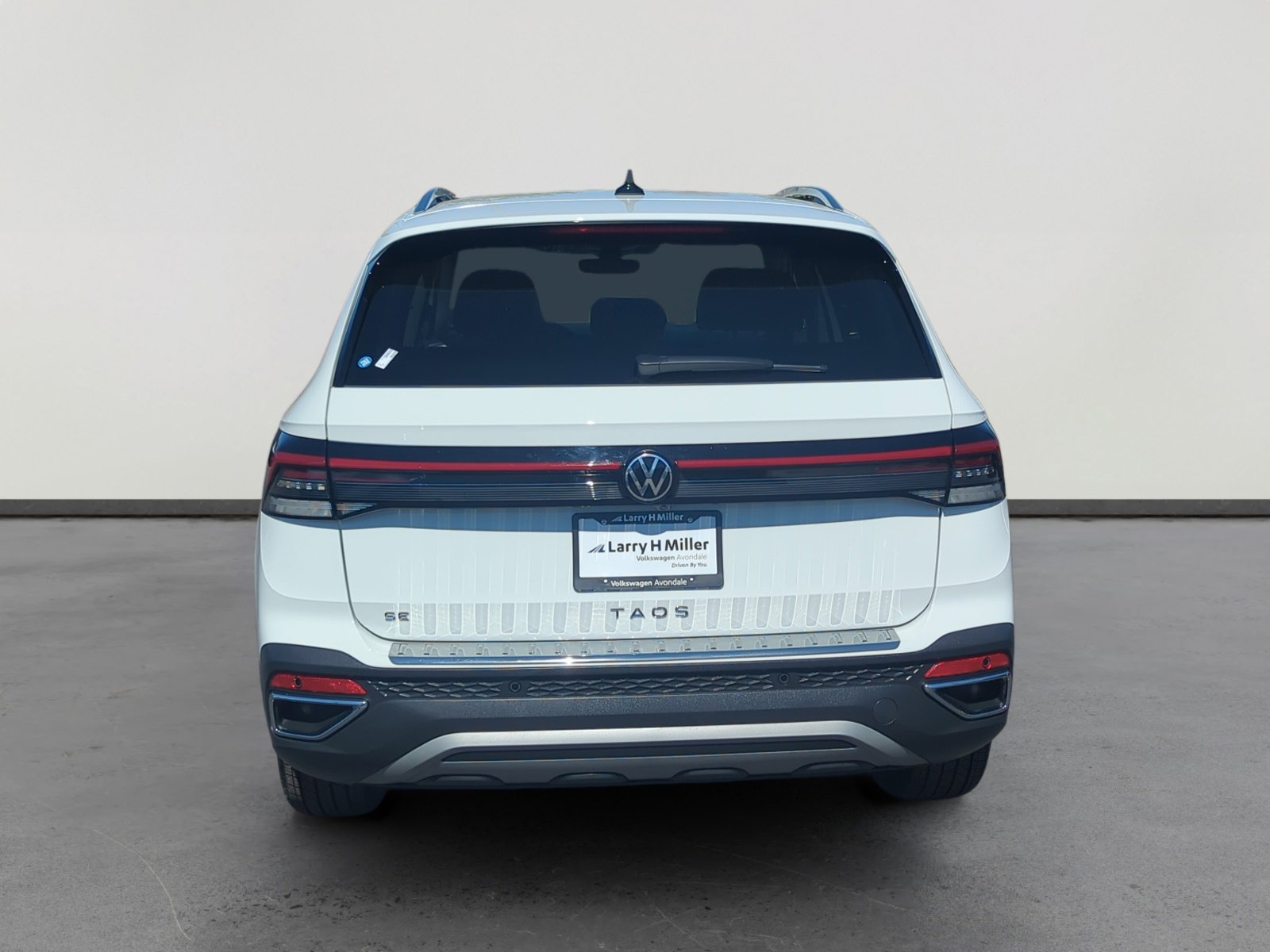2025 Volkswagen Taos SE photo 4
