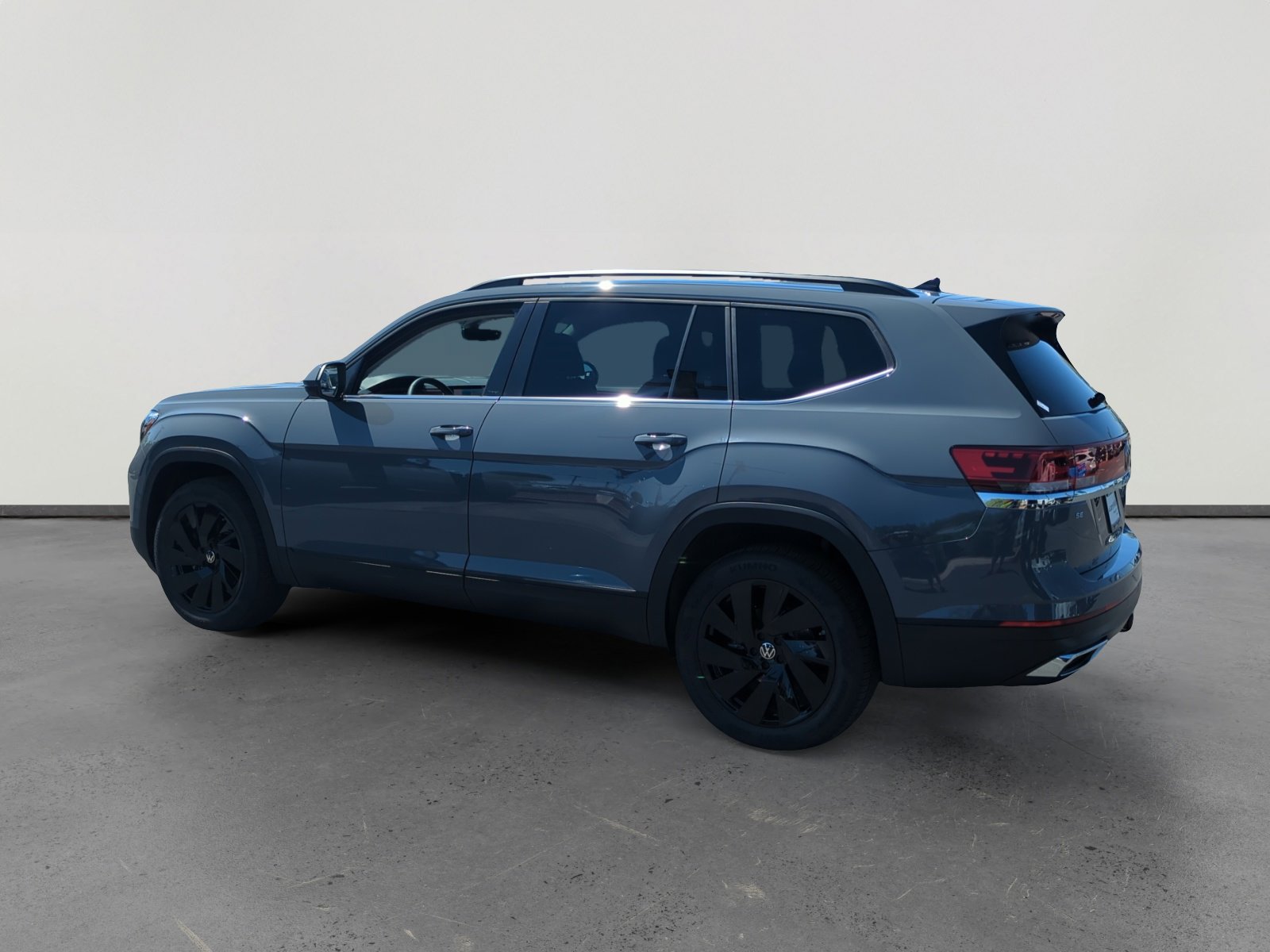 2026 Volkswagen Atlas SE Technology photo 3