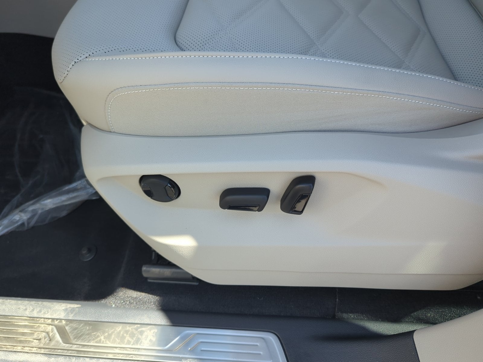 2026 Volkswagen Atlas SE w/Tech - Photo 14