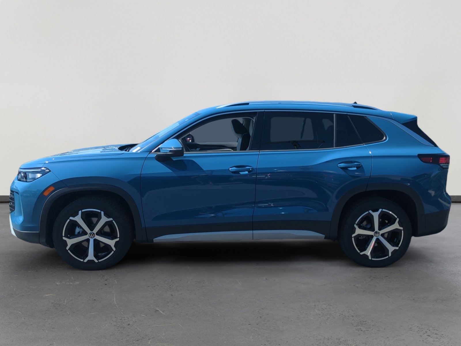 2025 Volkswagen Tiguan SE photo 2