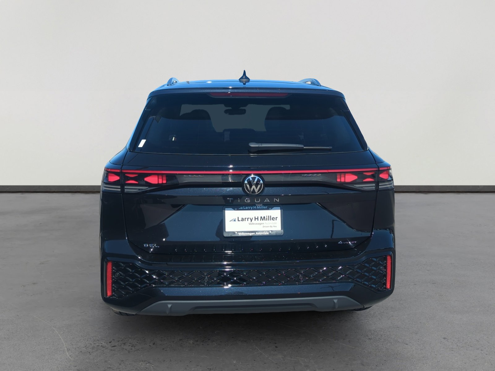 2025 Volkswagen Tiguan SEL R-Line Black photo 4