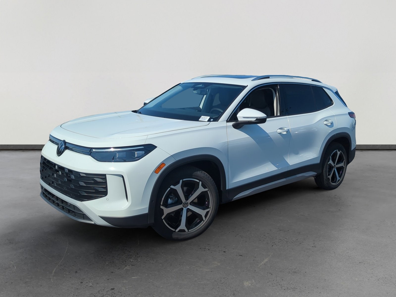 2026 Volkswagen Tiguan SE's photo