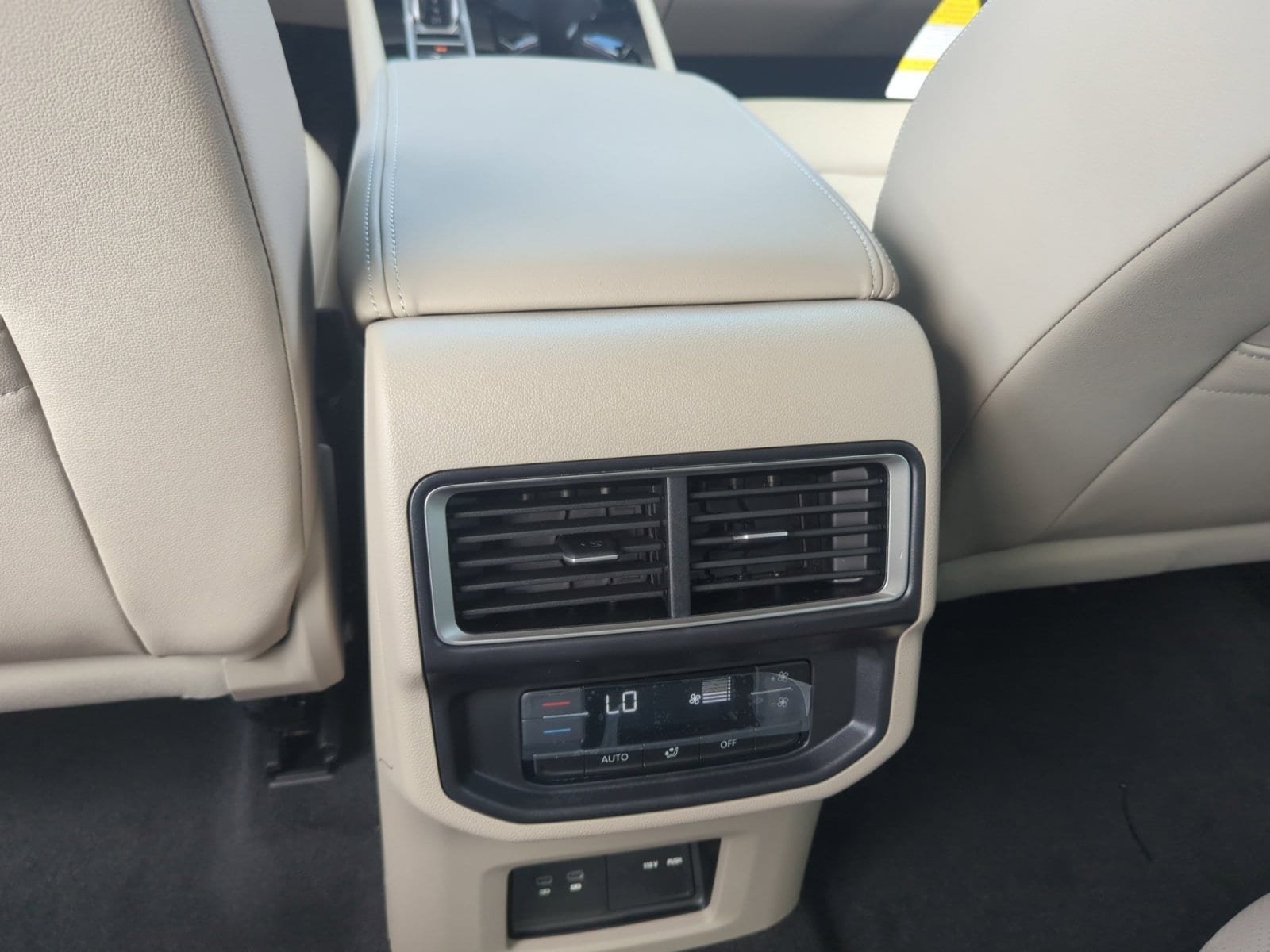 2026 Volkswagen Atlas SE w/Tech - Photo 30