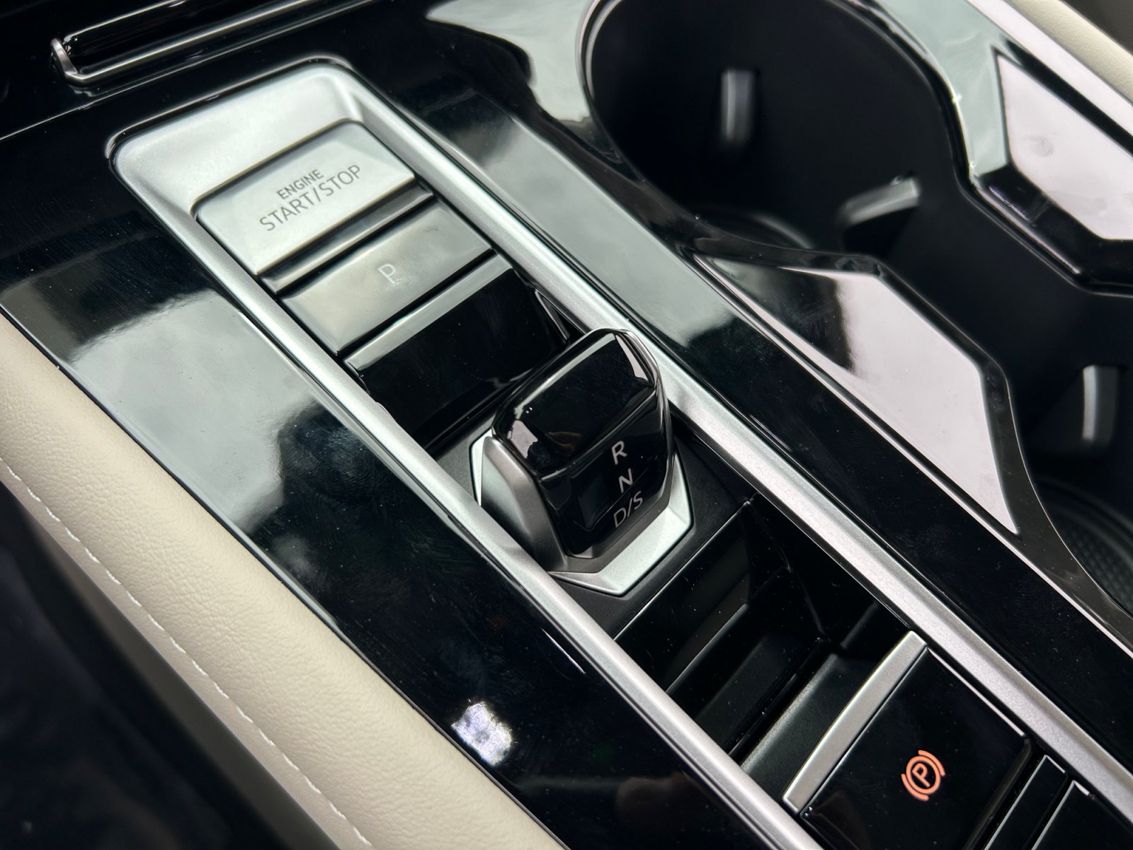 2026 Volkswagen Atlas SE w/Tech - Photo 15