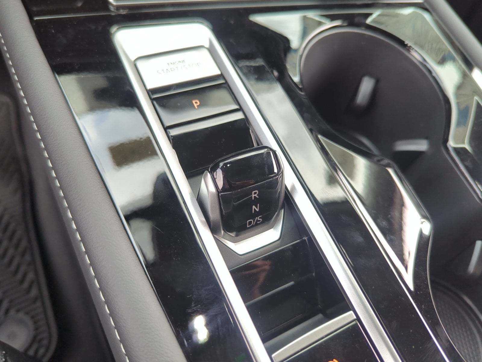 2026 Volkswagen Atlas SE w/Tech - Photo 15