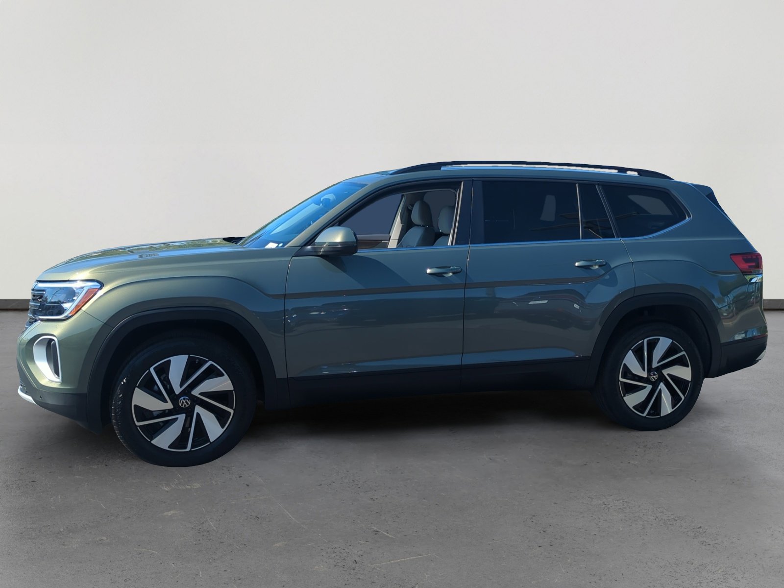 2025 Volkswagen Atlas SE Technology photo 2