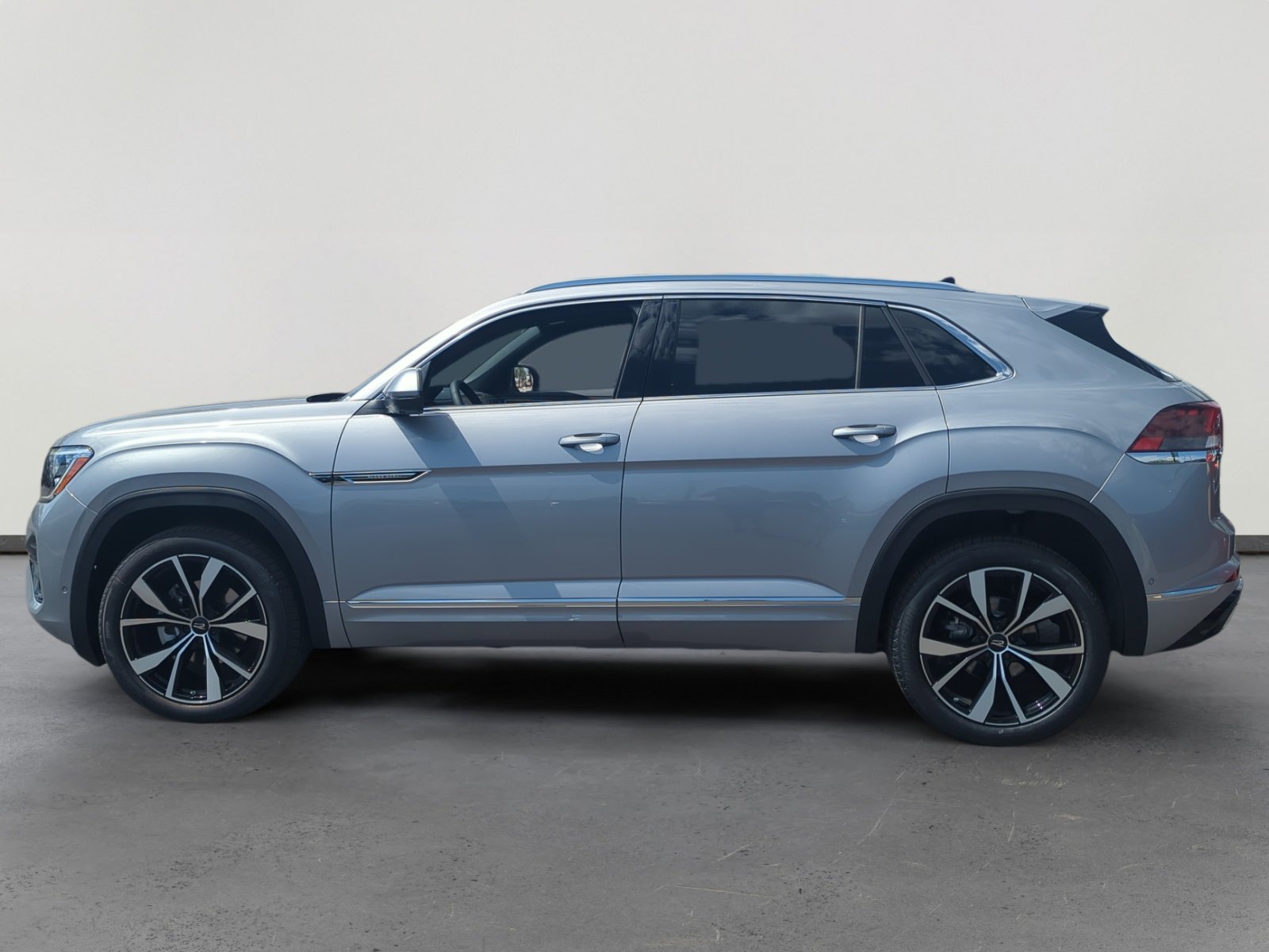 2026 Volkswagen Atlas Cross Sport SEL Premium R-Line photo 2