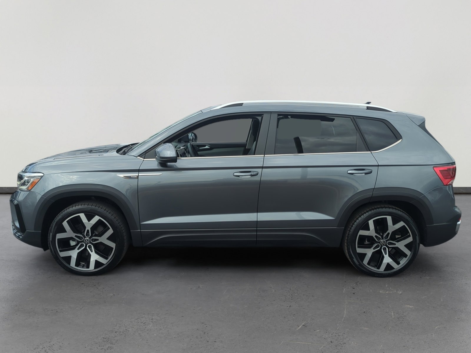 2023 Volkswagen Taos SEL photo 2