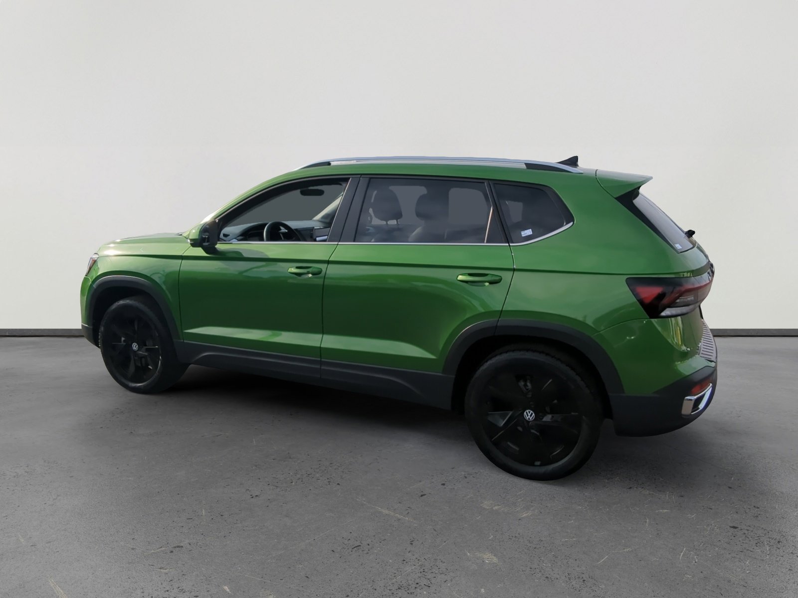 2025 Volkswagen Taos SE photo 2