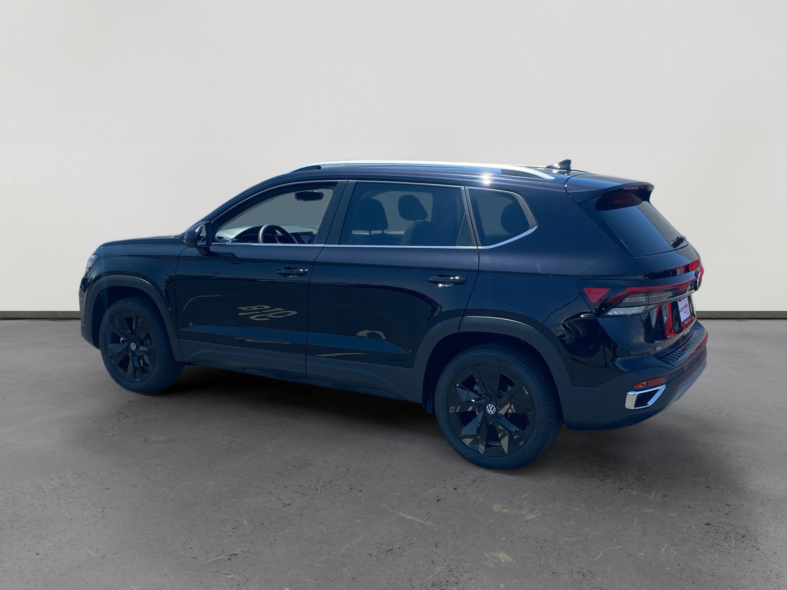 2025 Volkswagen Taos SE photo 3