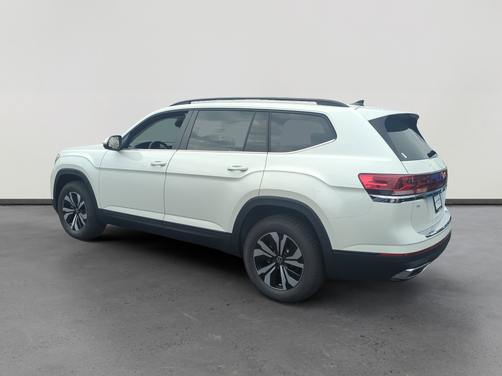 2026 Volkswagen Atlas SE photo 3