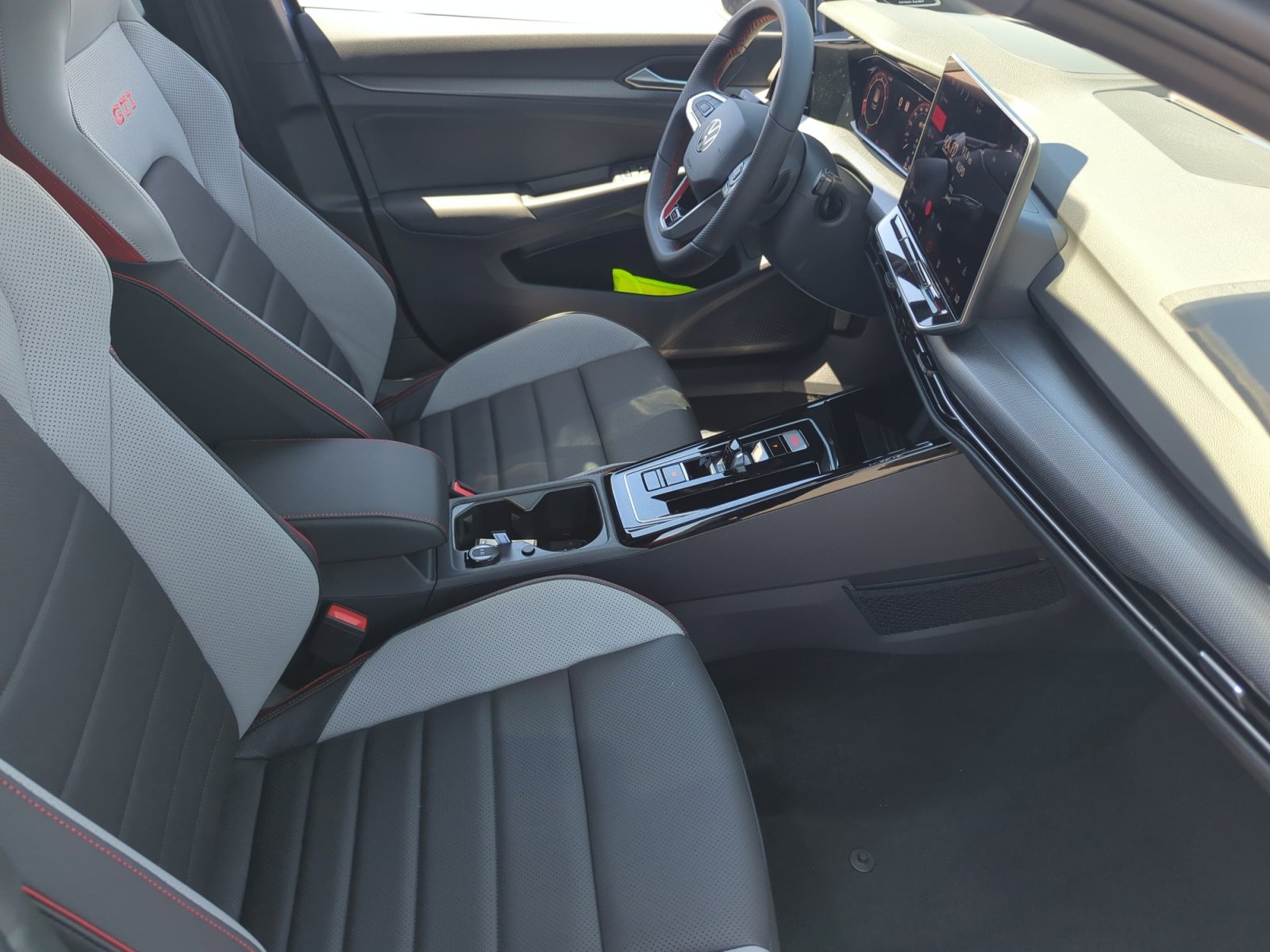 2025 Volkswagen Golf GTI Autobahn - Photo 18